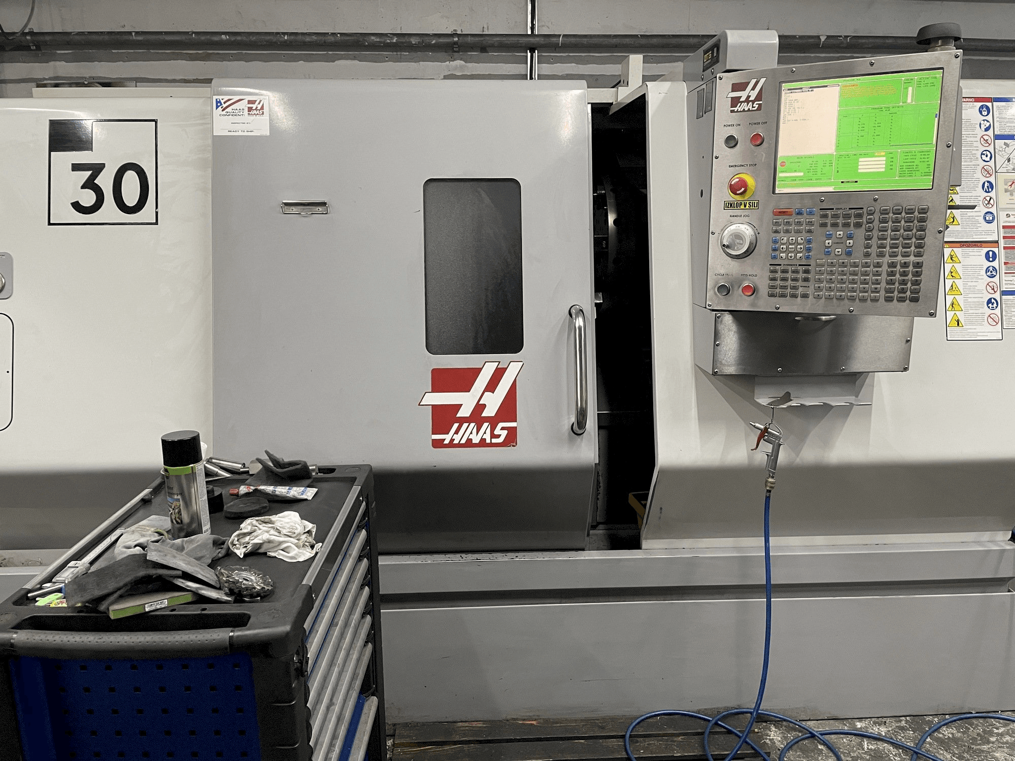 Koneen HAAS SL-30 etunäkymä