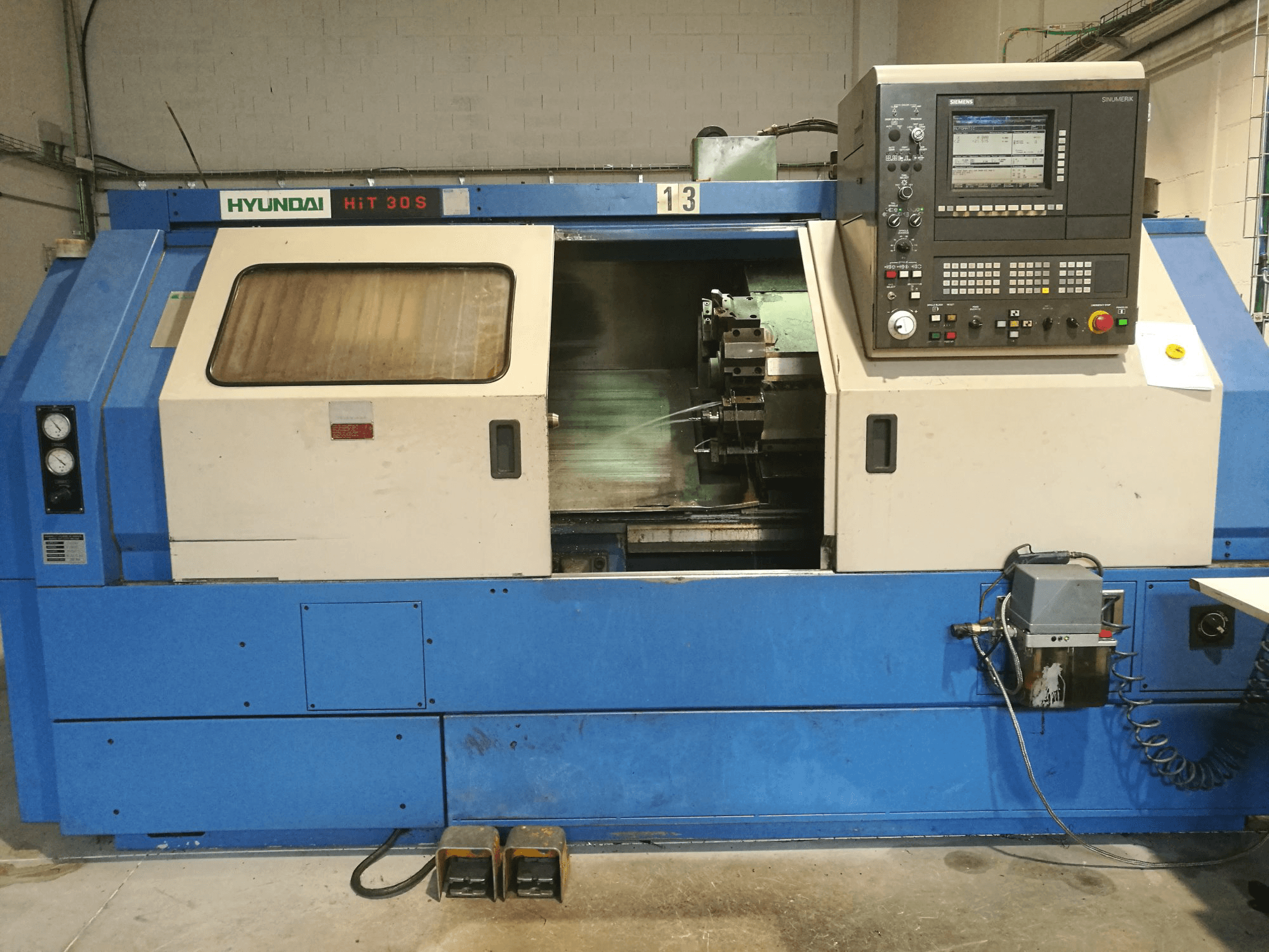 Koneen Hyundai Kia etunäkymä HiT-30S