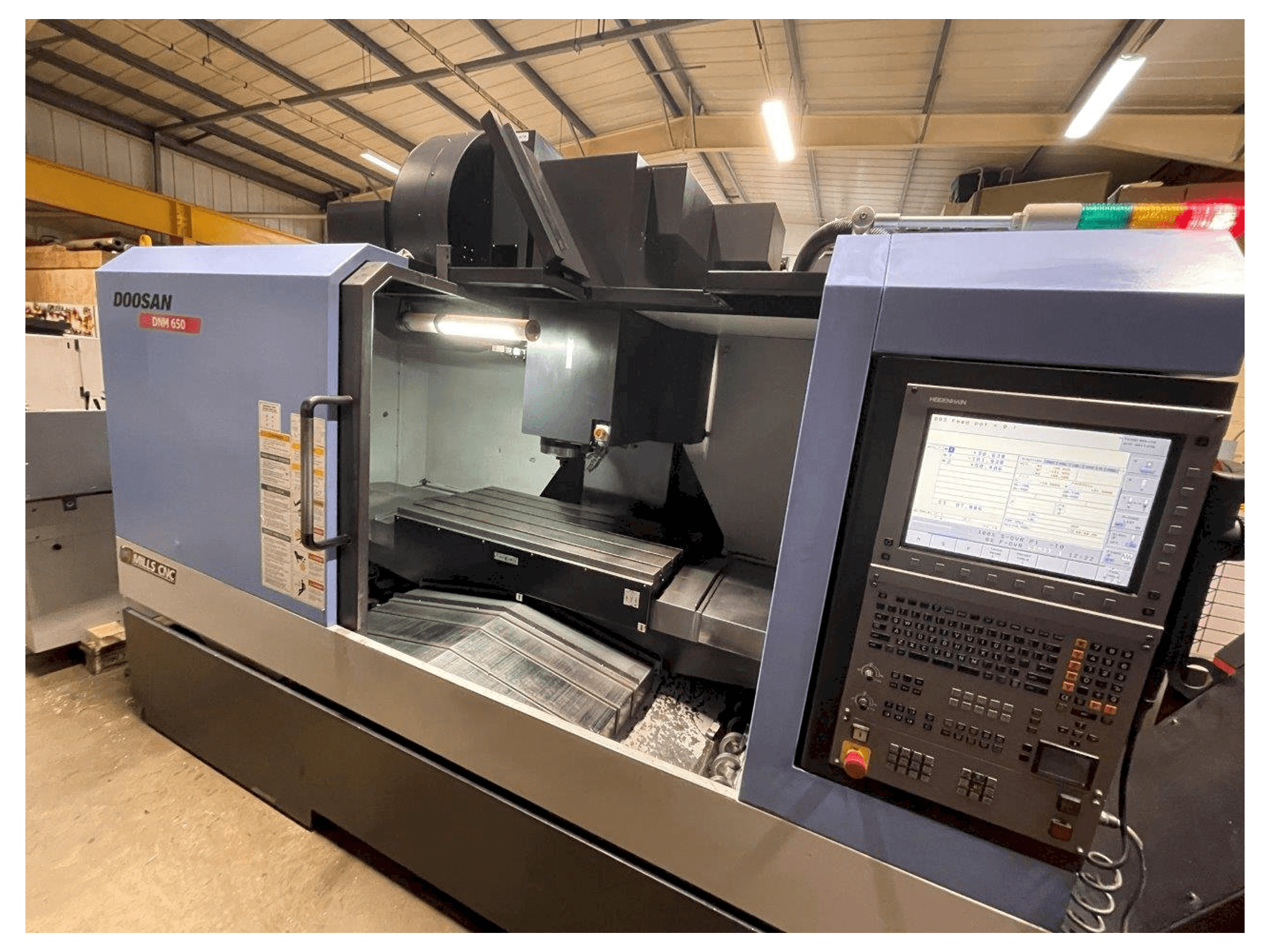 Koneen Doosan DNM650 etunäkymä