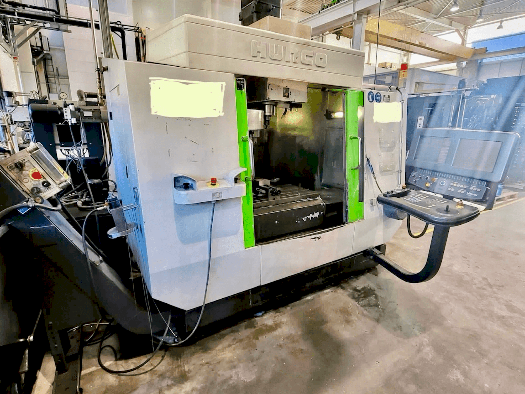 Koneen Hurco BCM4020 etunäkymä