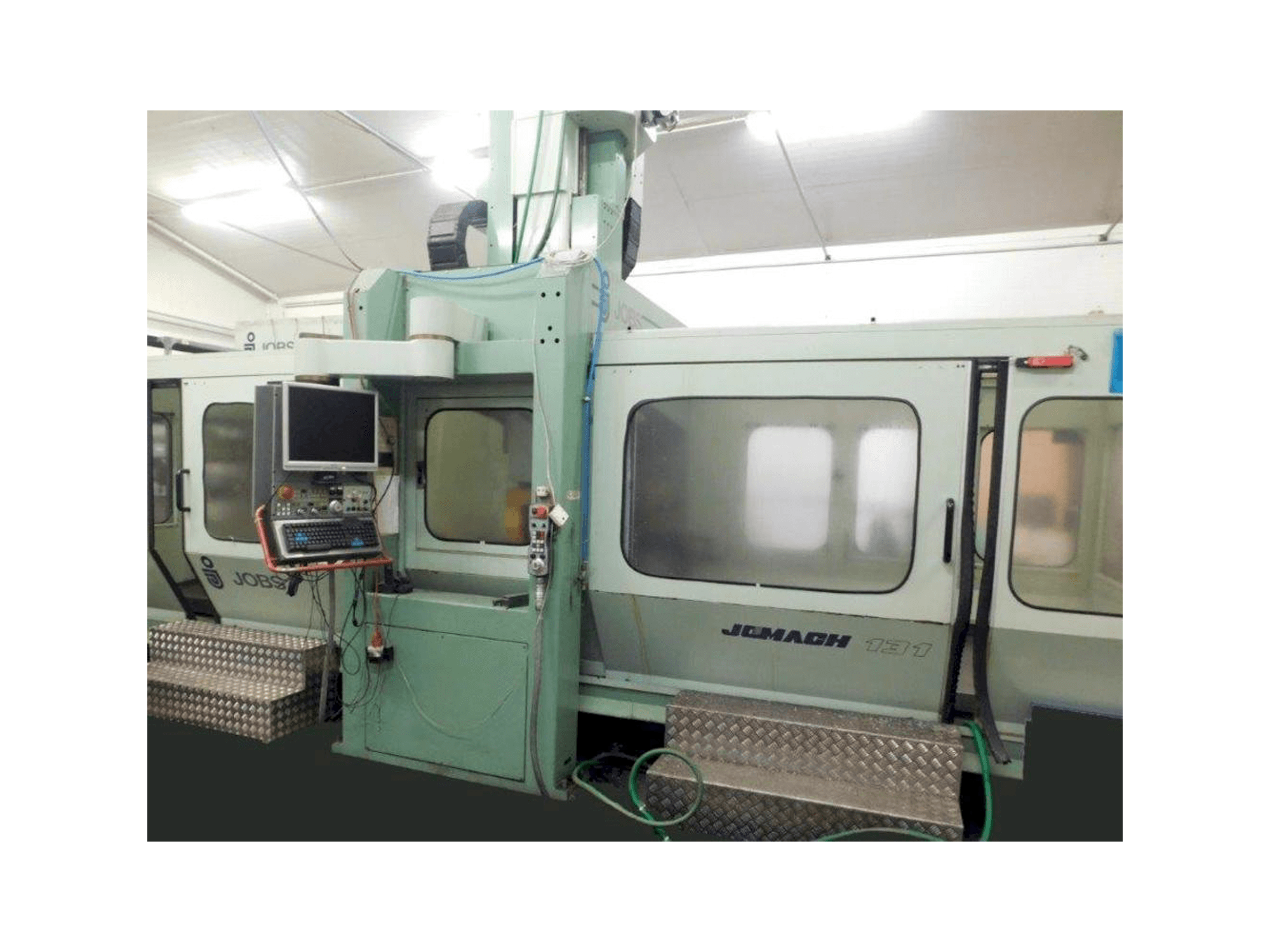 Koneen JOBS Jomach 131 etunäkymä