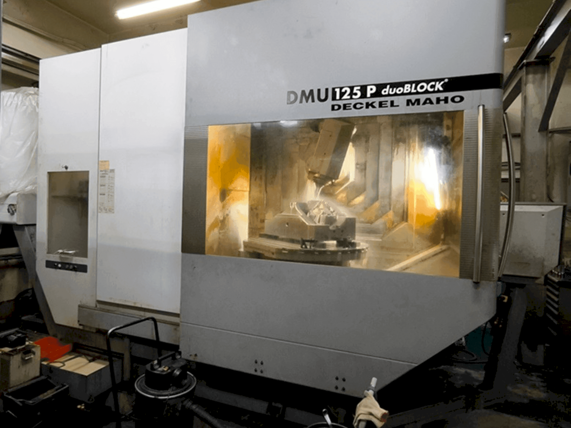 Koneen DECKEL MAHO DMU 125 P duoBLOCK etunäkymä