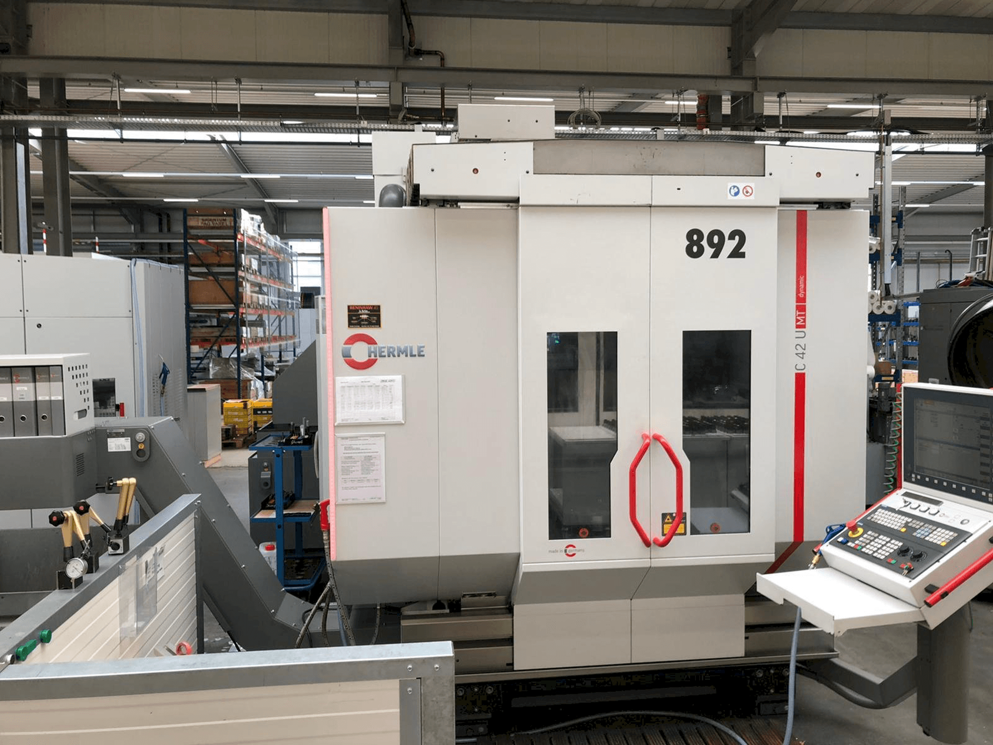 Koneen HERMLE C42U MT etunäkymä
