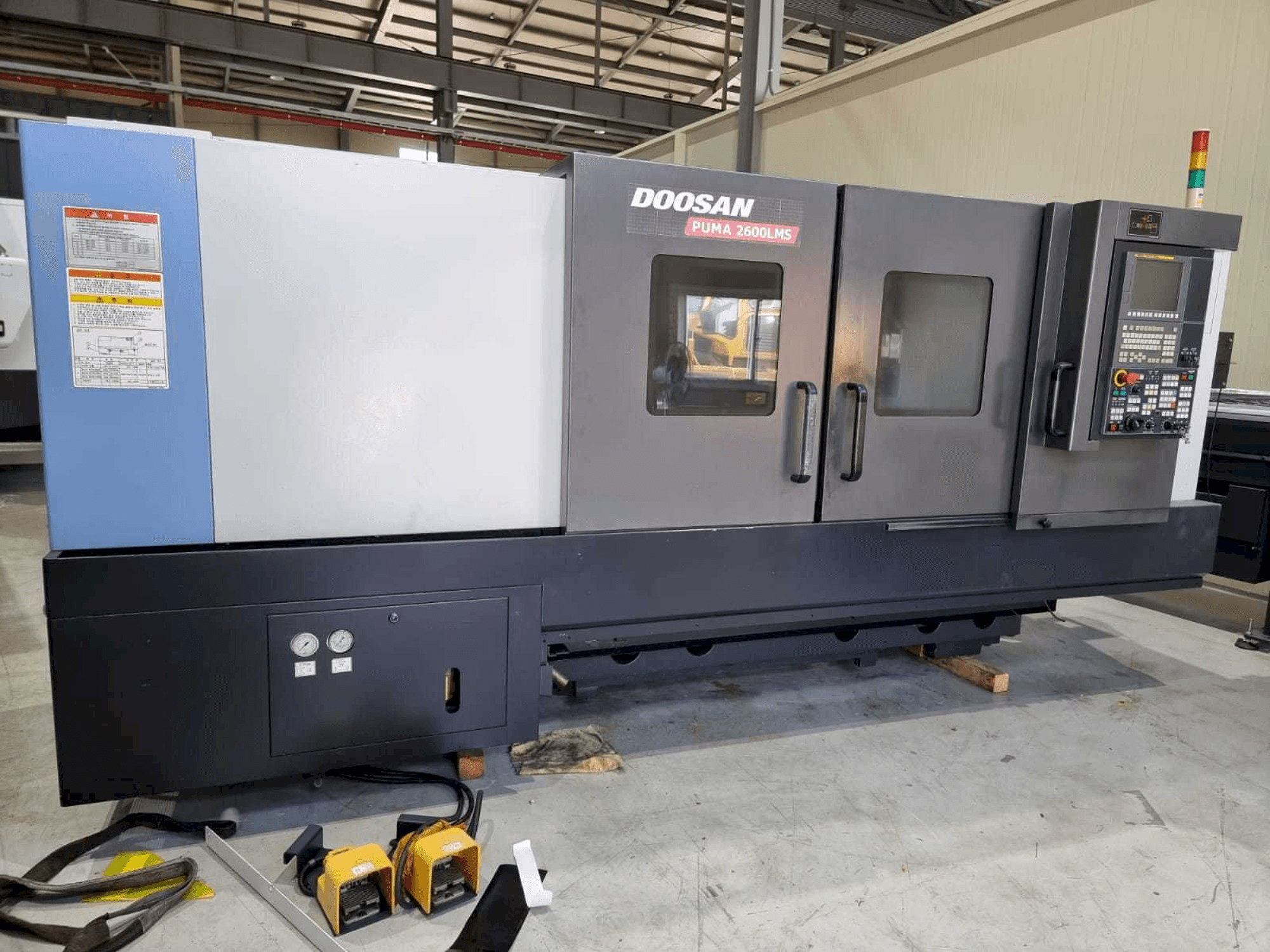 Koneen Doosan PUMA 2600LMS etunäkymä
