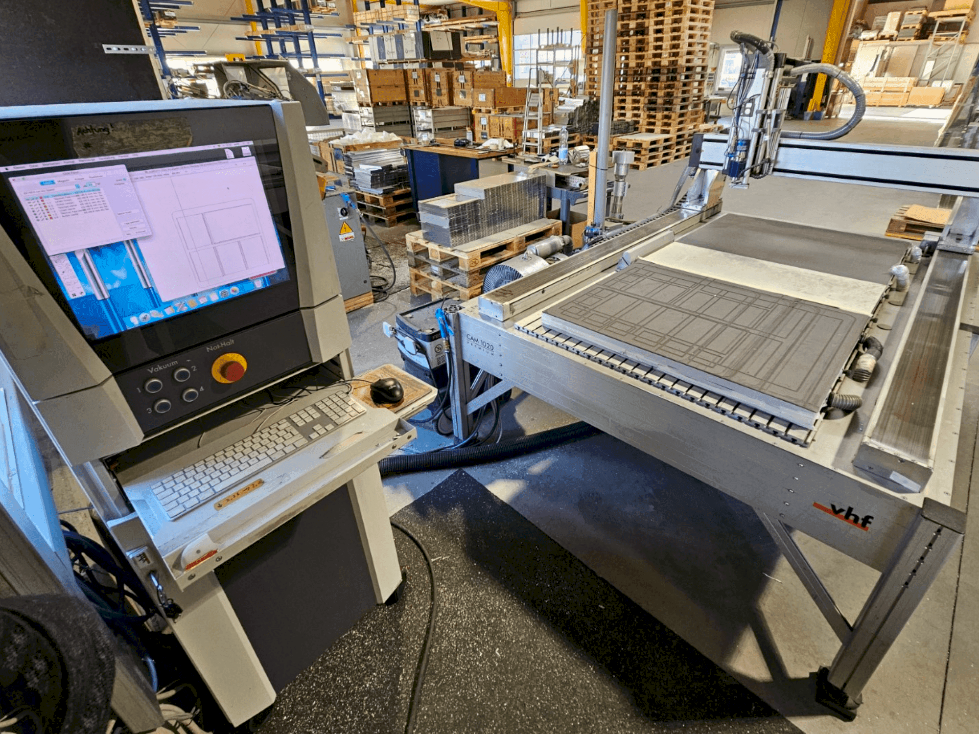 Koneen VHF CAM 1020 Premium etunäkymä