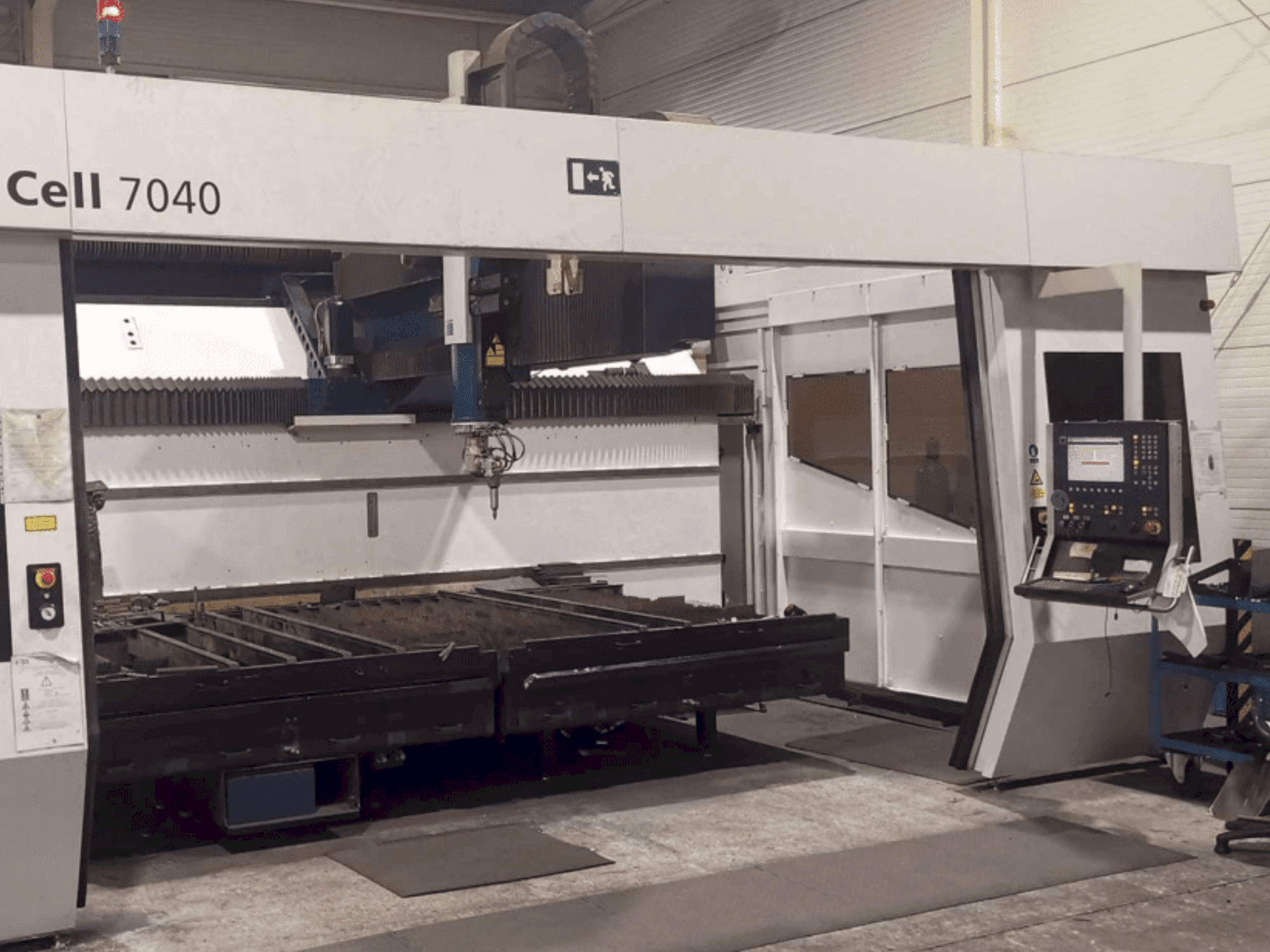 Koneen TRUMPF TruLaser Cell 7040 etunäkymä