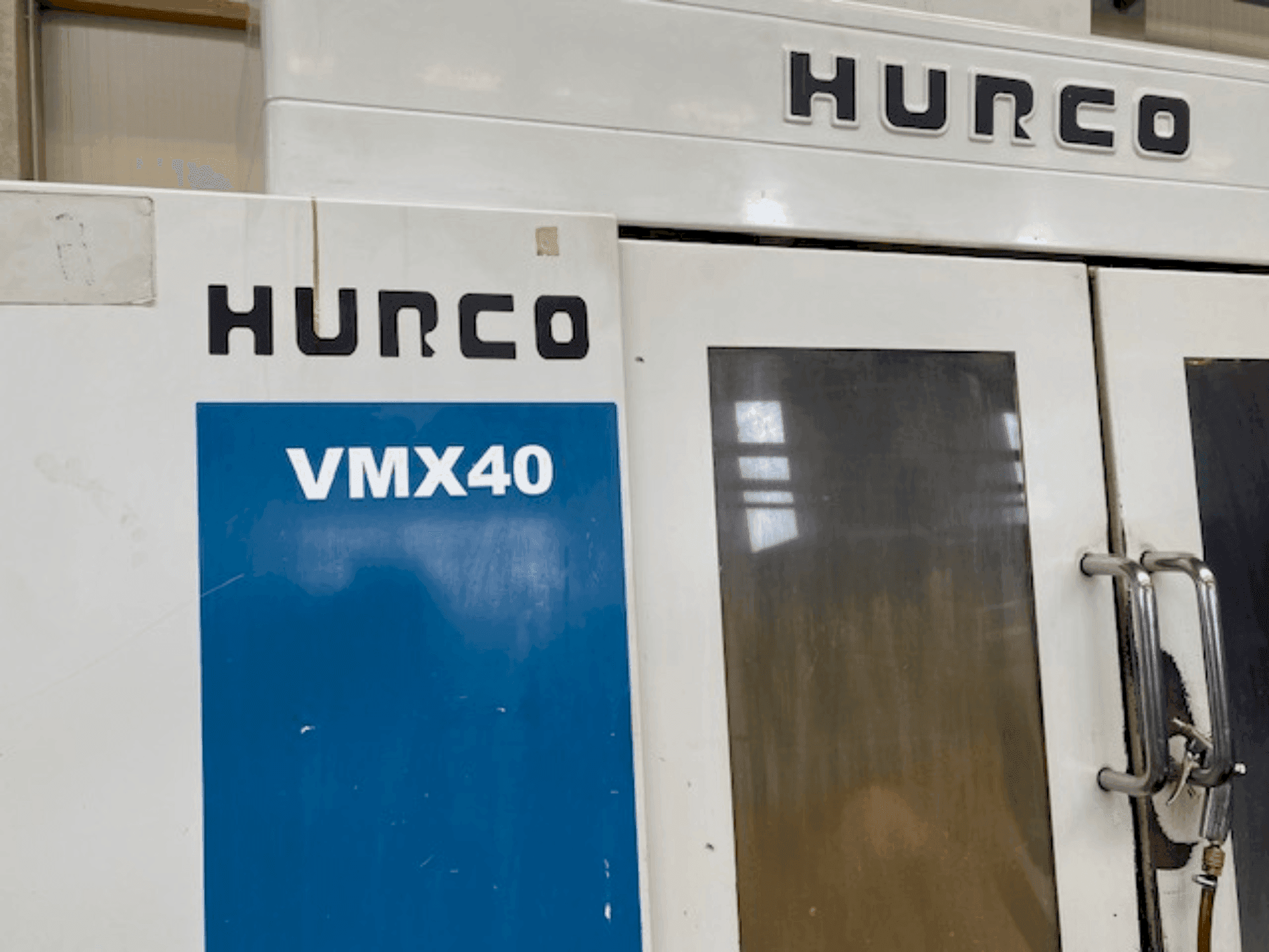 Koneen Hurco VMX 40 etunäkymä