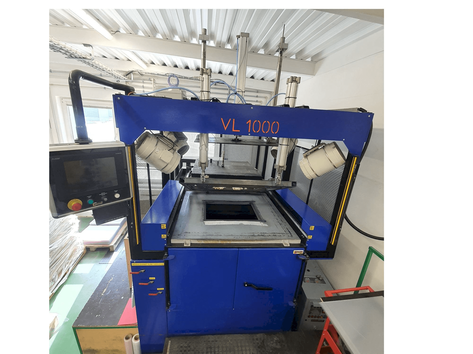 Koneen Koplast VL 1000 etunäkymä