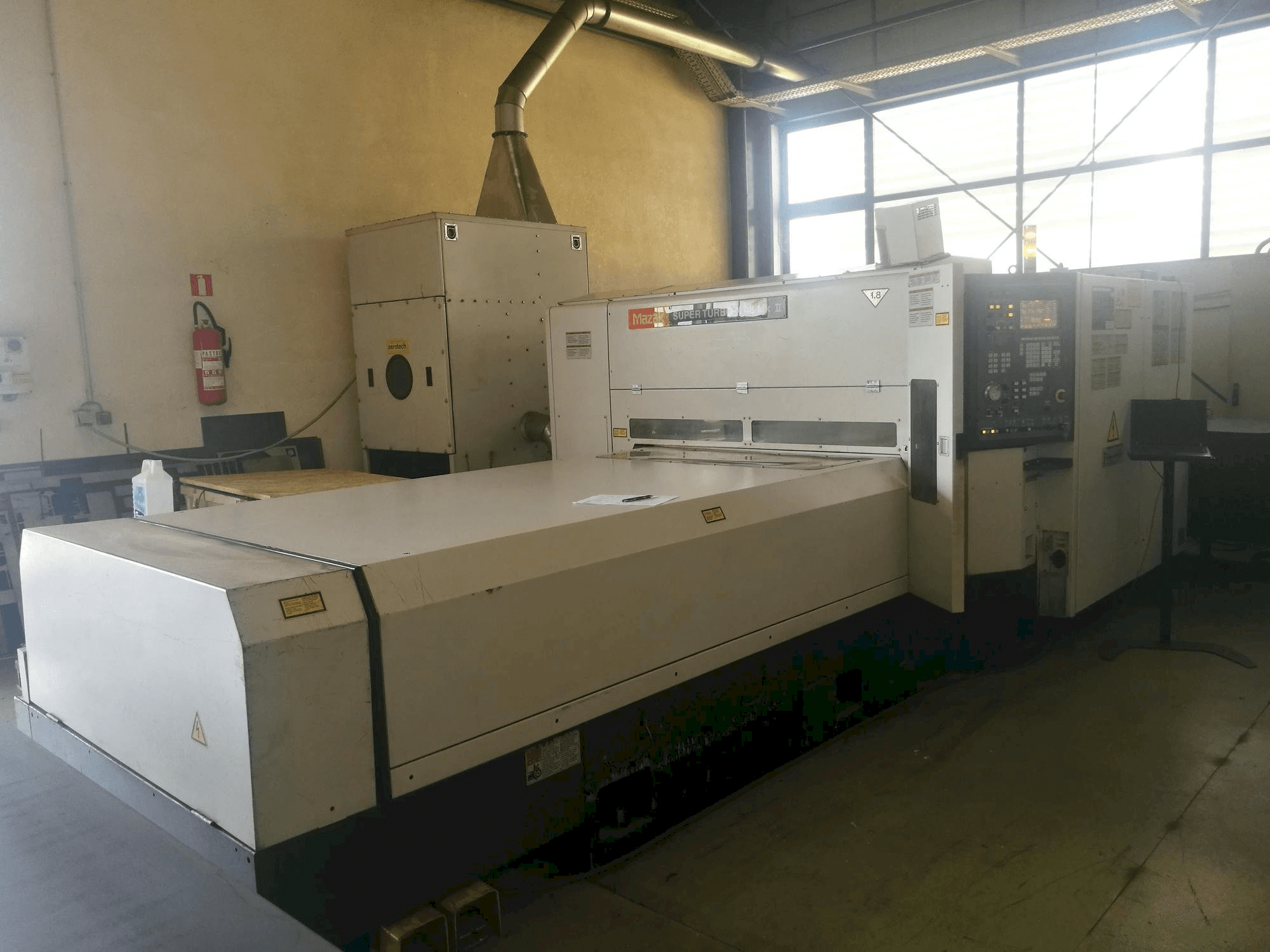 Koneen Mazak Super Turbo-X 48 Mk II etunäkymä