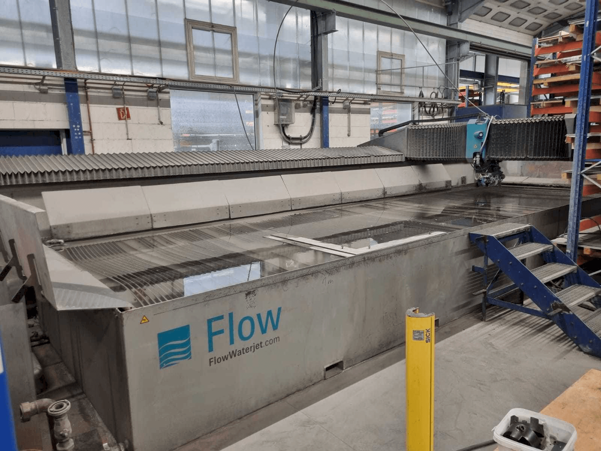 Koneen Flow ADS 24/ll etunäkymä