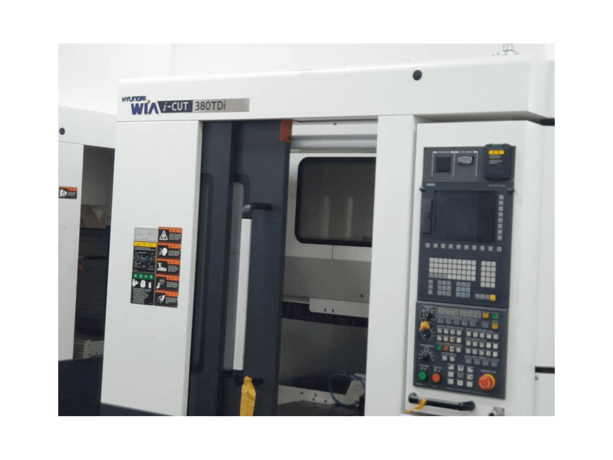 Koneen Hyundai Wia i-CUT380TDi etunäkymä