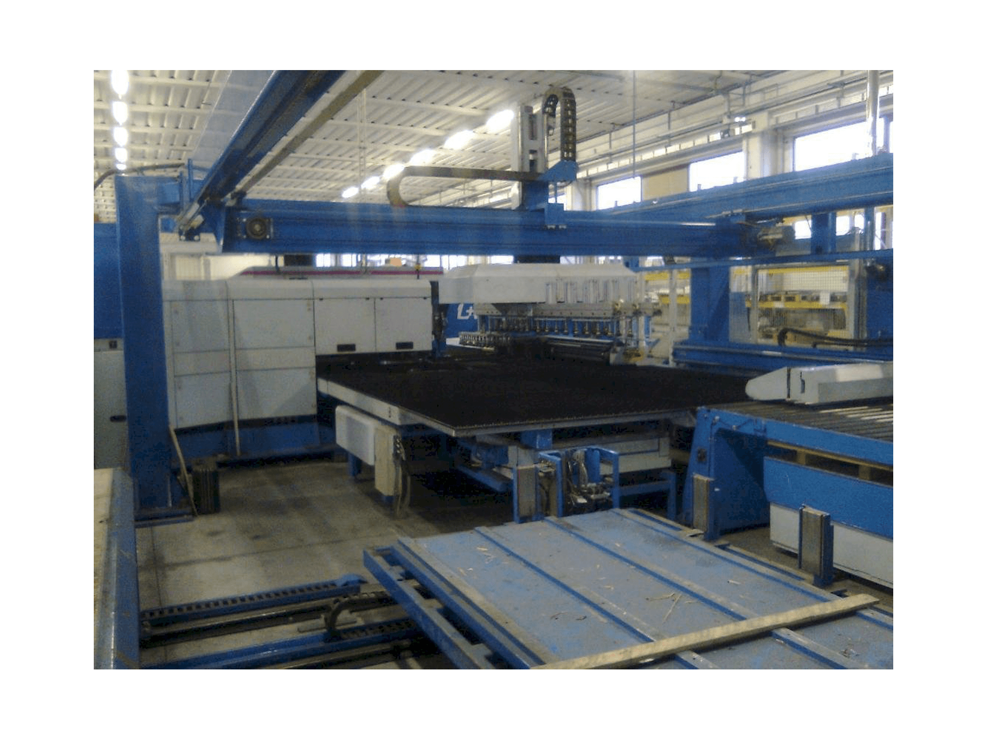 Koneen Finn-Power LP6 etunäkymä