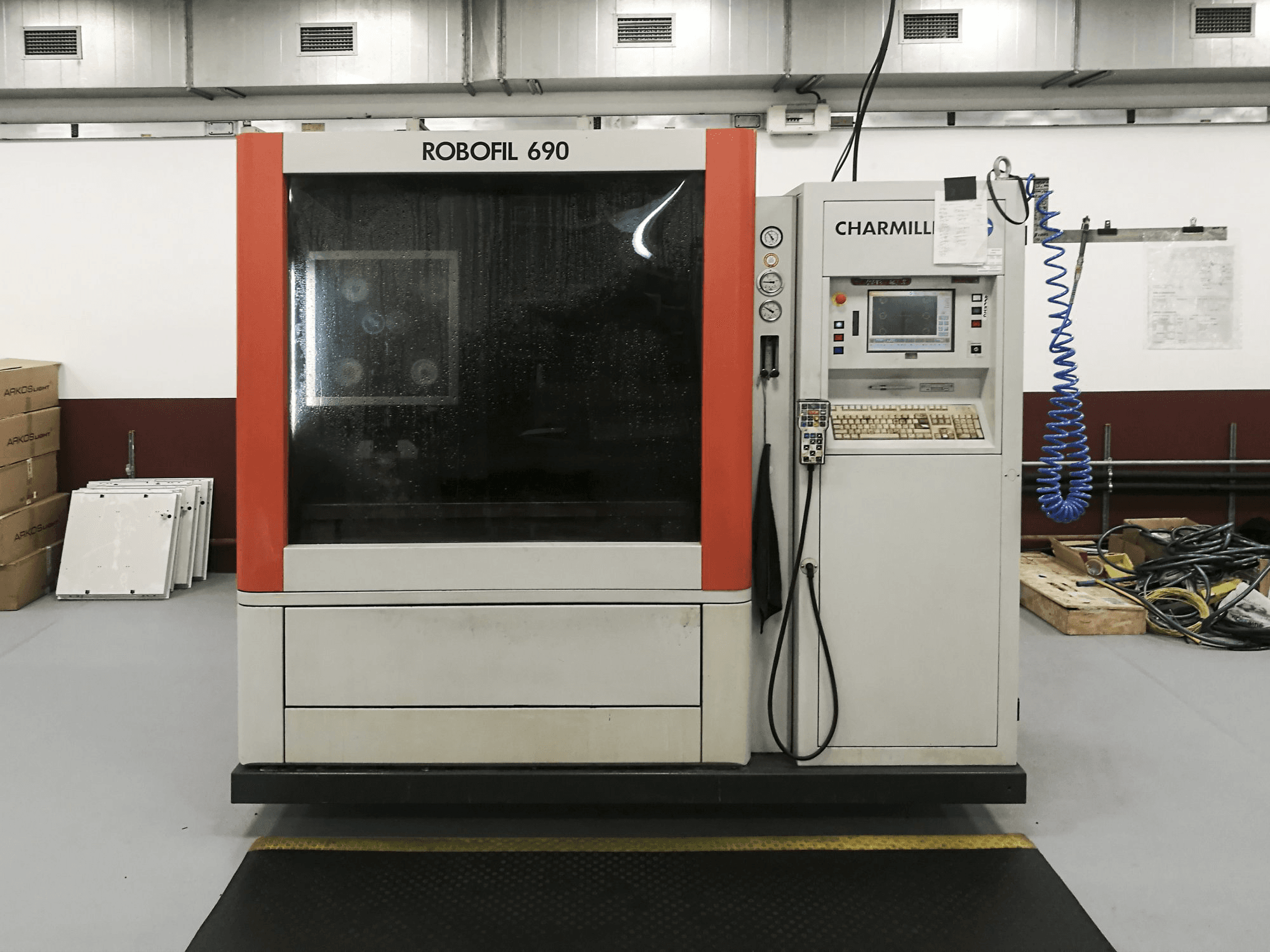 Koneen CHARMILLES etunäkymäROBOFIL 690