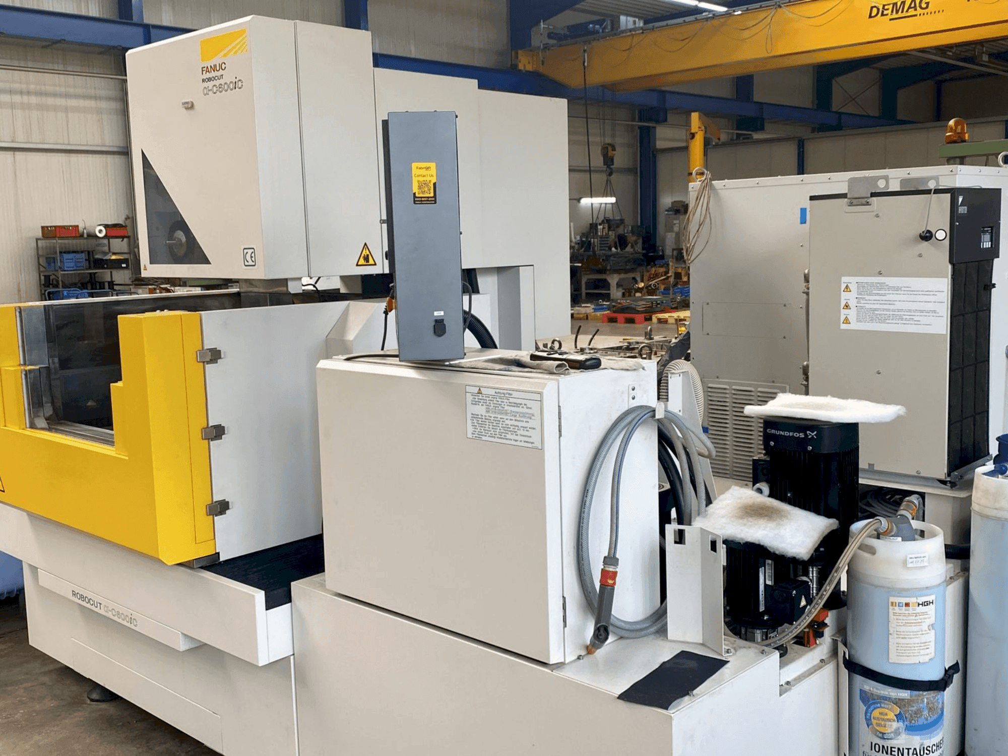 Koneen FANUC Robocut a-C600iC - Z400 etunäkymä