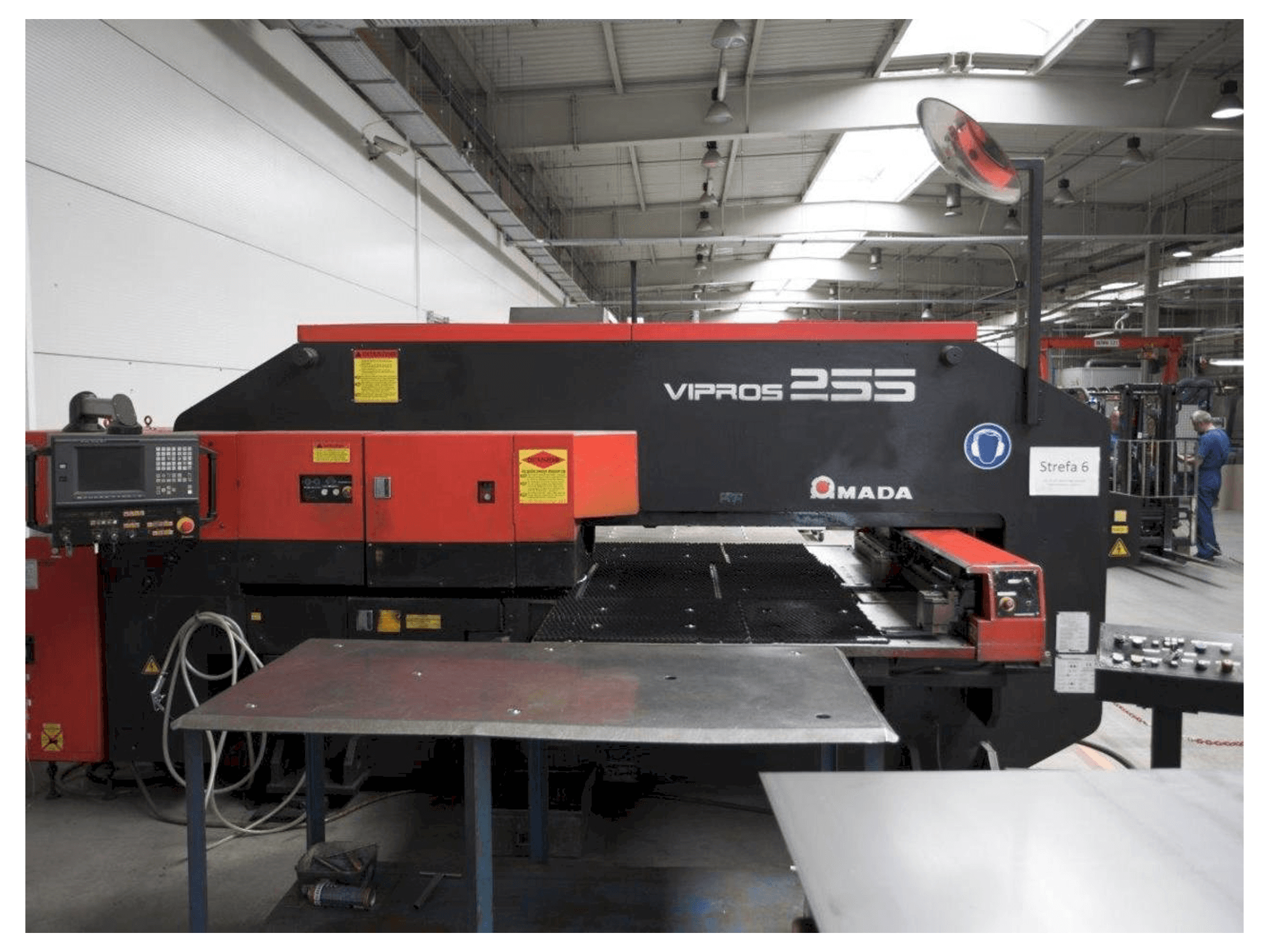 Koneen AMADA Vipros 255 etunäkymä