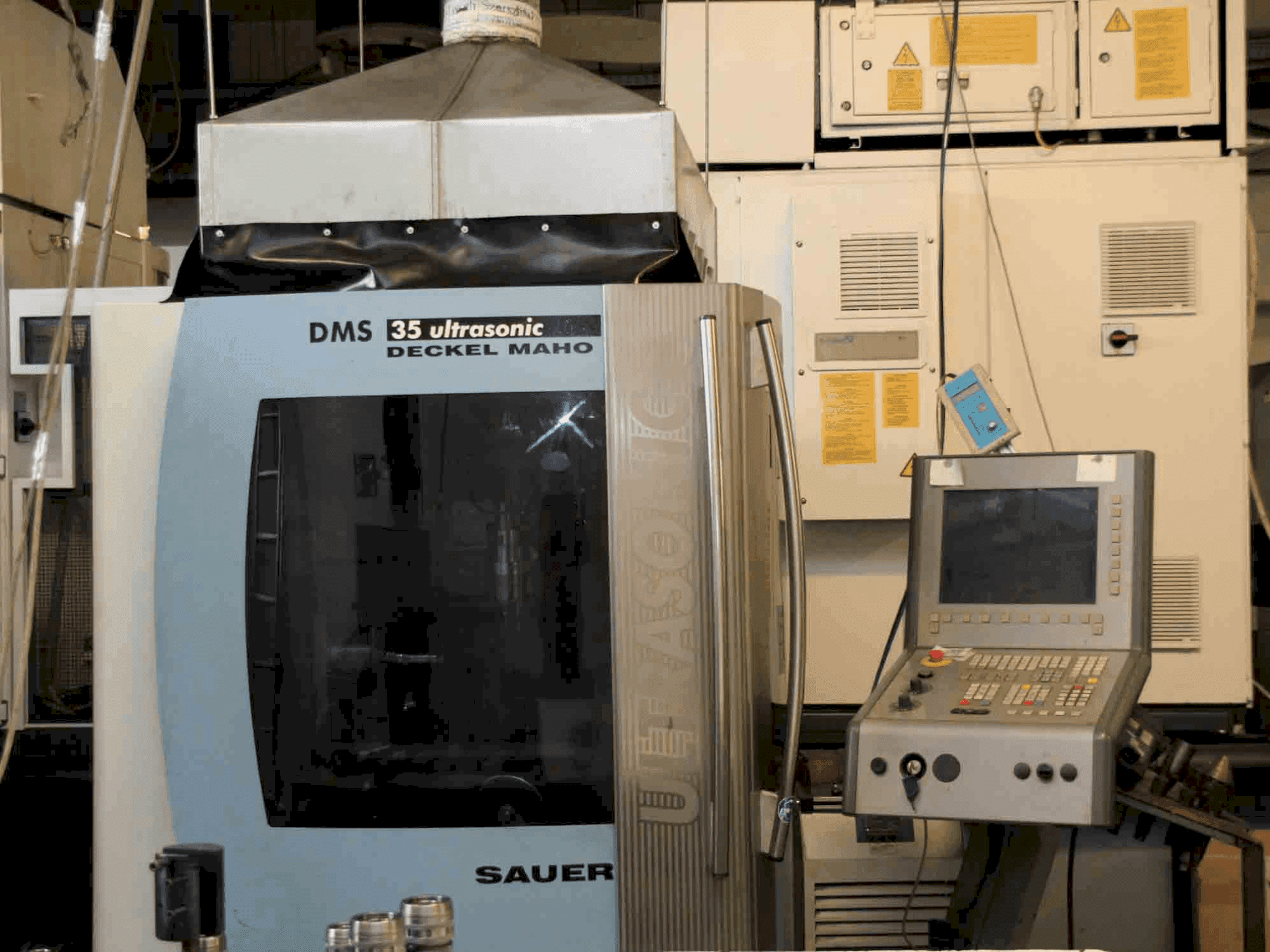 Koneen DMG MORI DMS 35 Ultrasonic etunäkymä