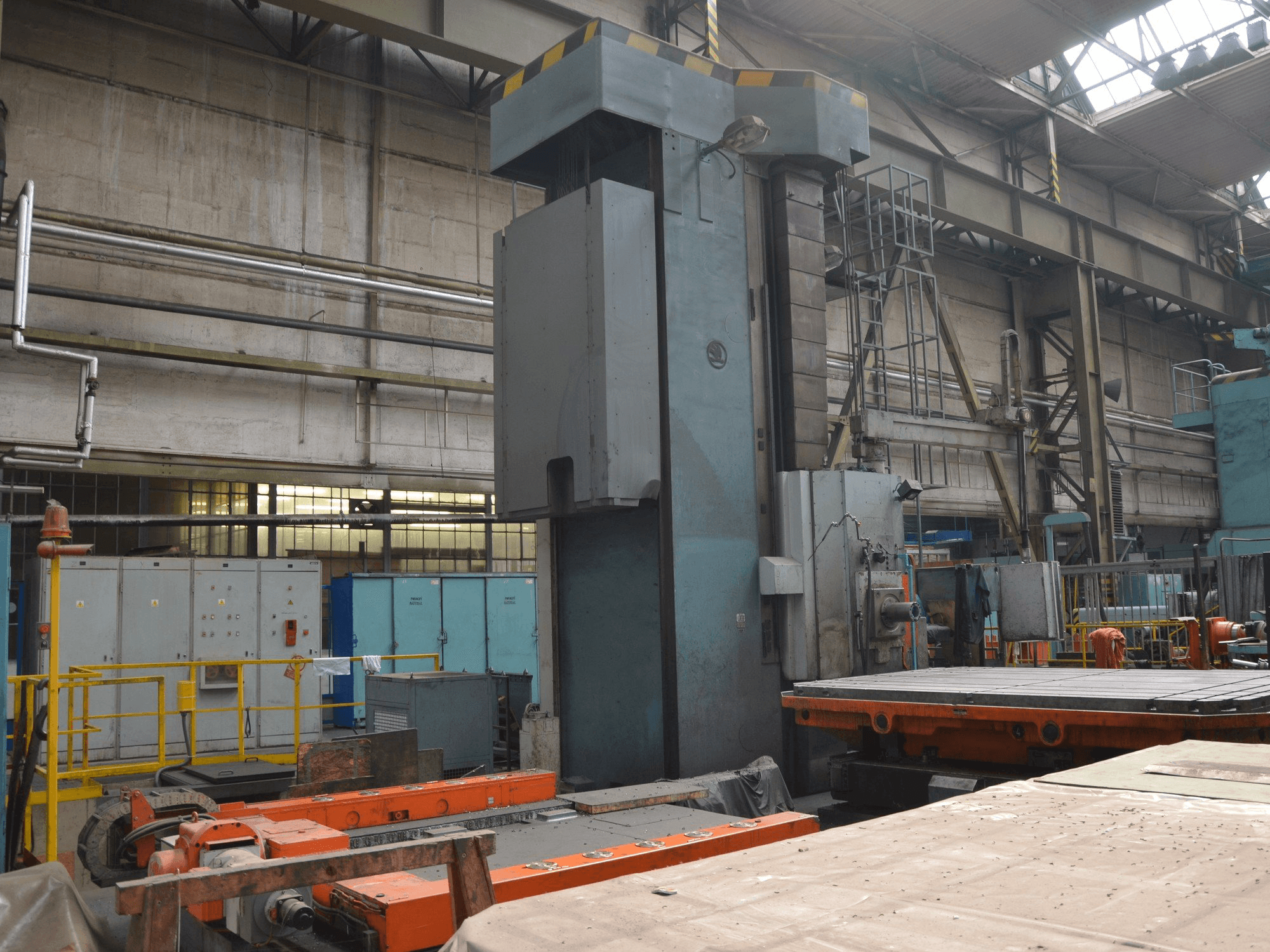 Koneen SKODA W 180NC vasemman sivun näkymä