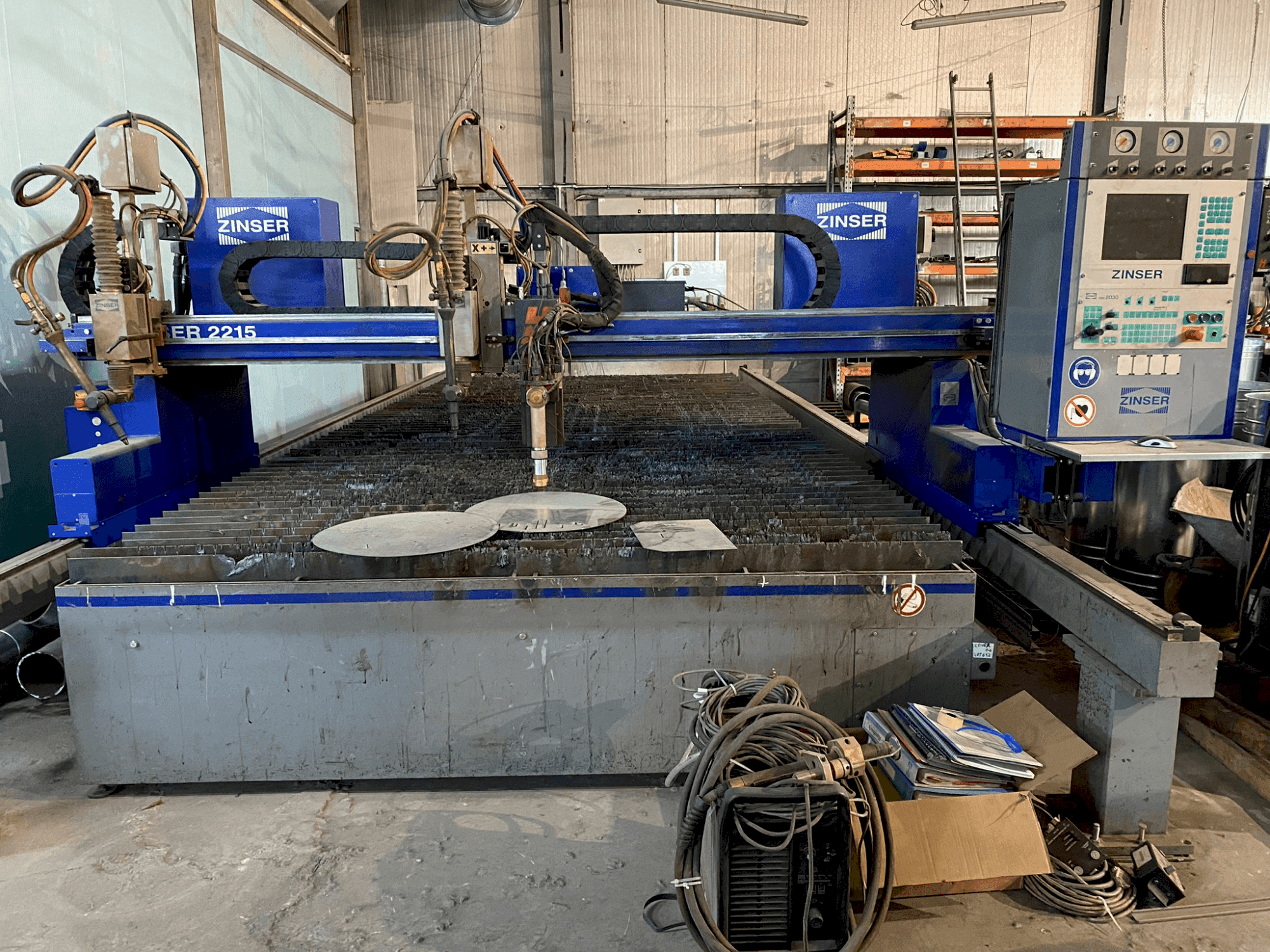Koneen ZINSER 2215 etunäkymä