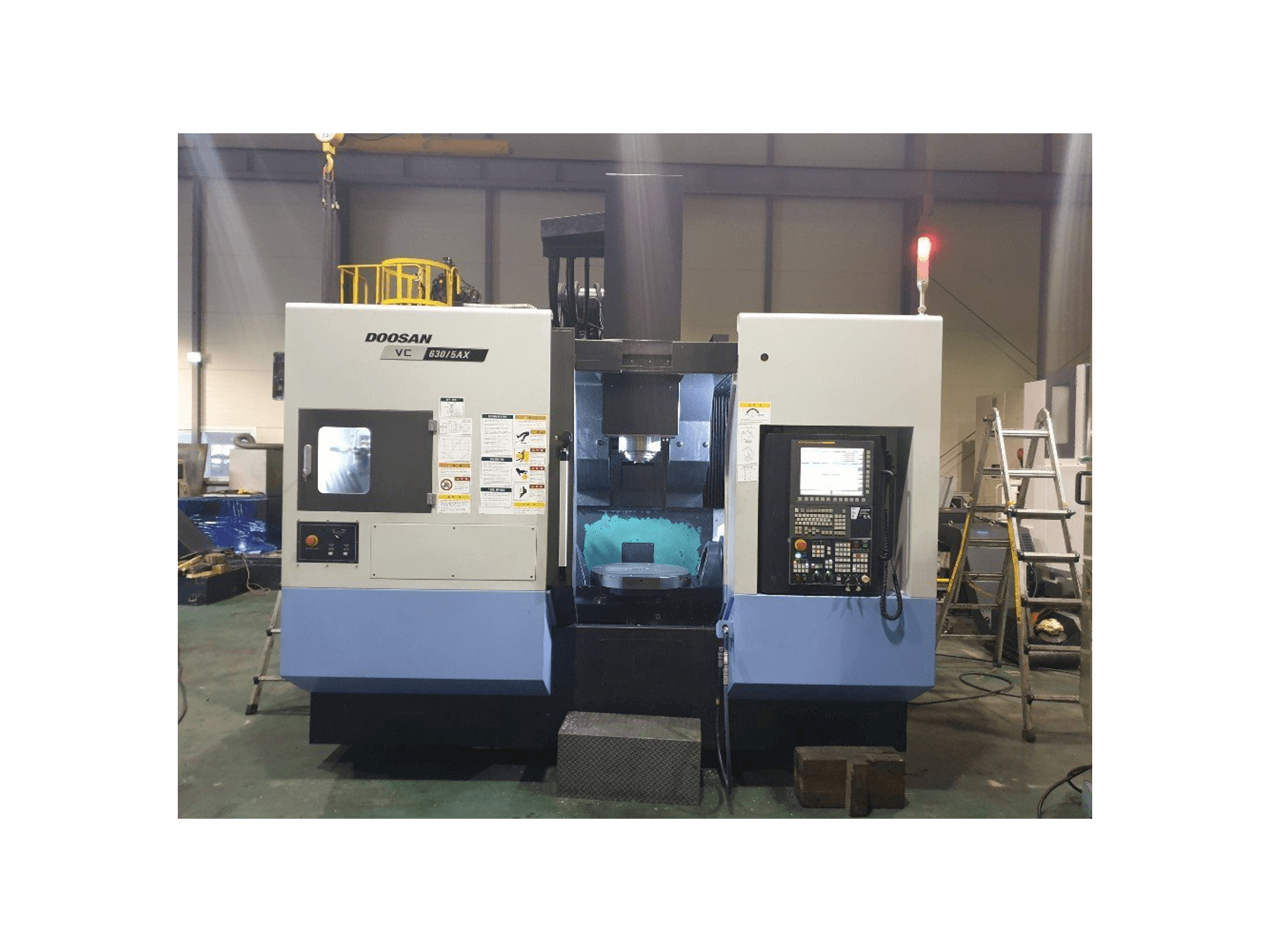 Koneen Doosan VC630/5AX etunäkymä