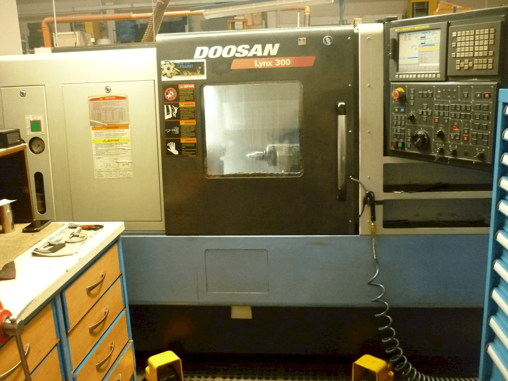 Koneen Doosan LYNX 300 etunäkymä
