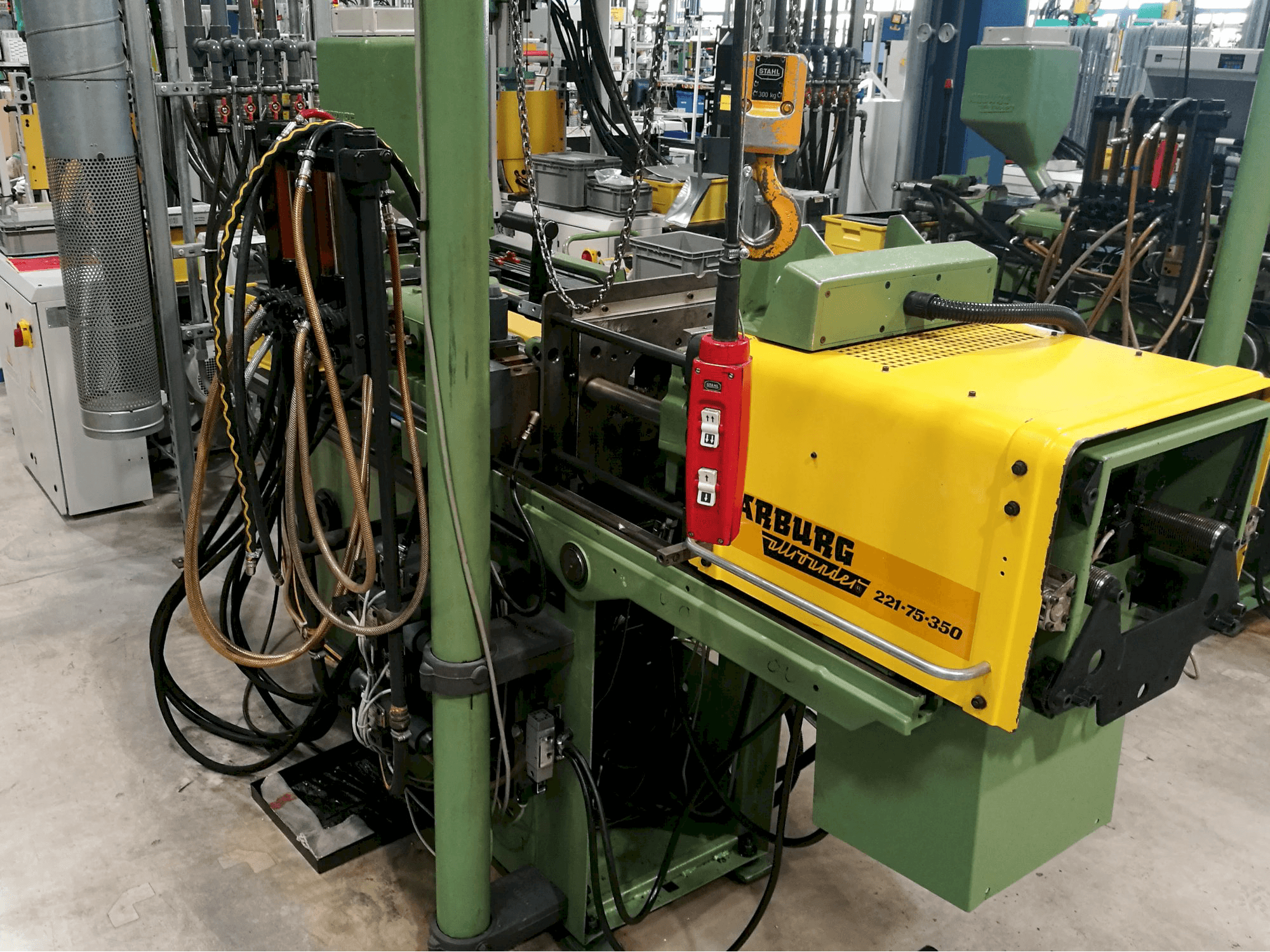 Koneen Arburg oikea näkymä Allrounder 221-75-350