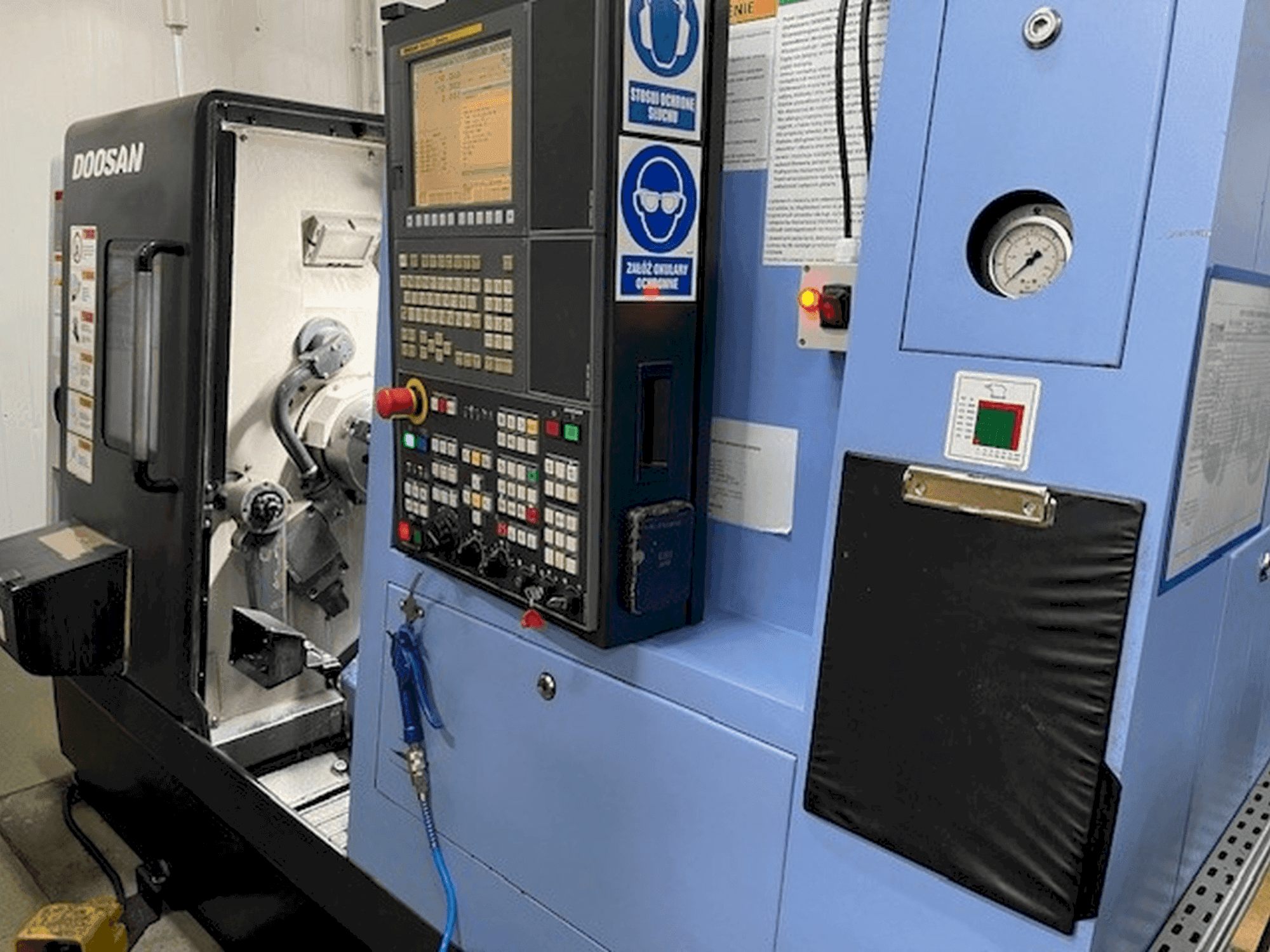 Koneen DOOSAN Lynx 220 LMA etunäkymä