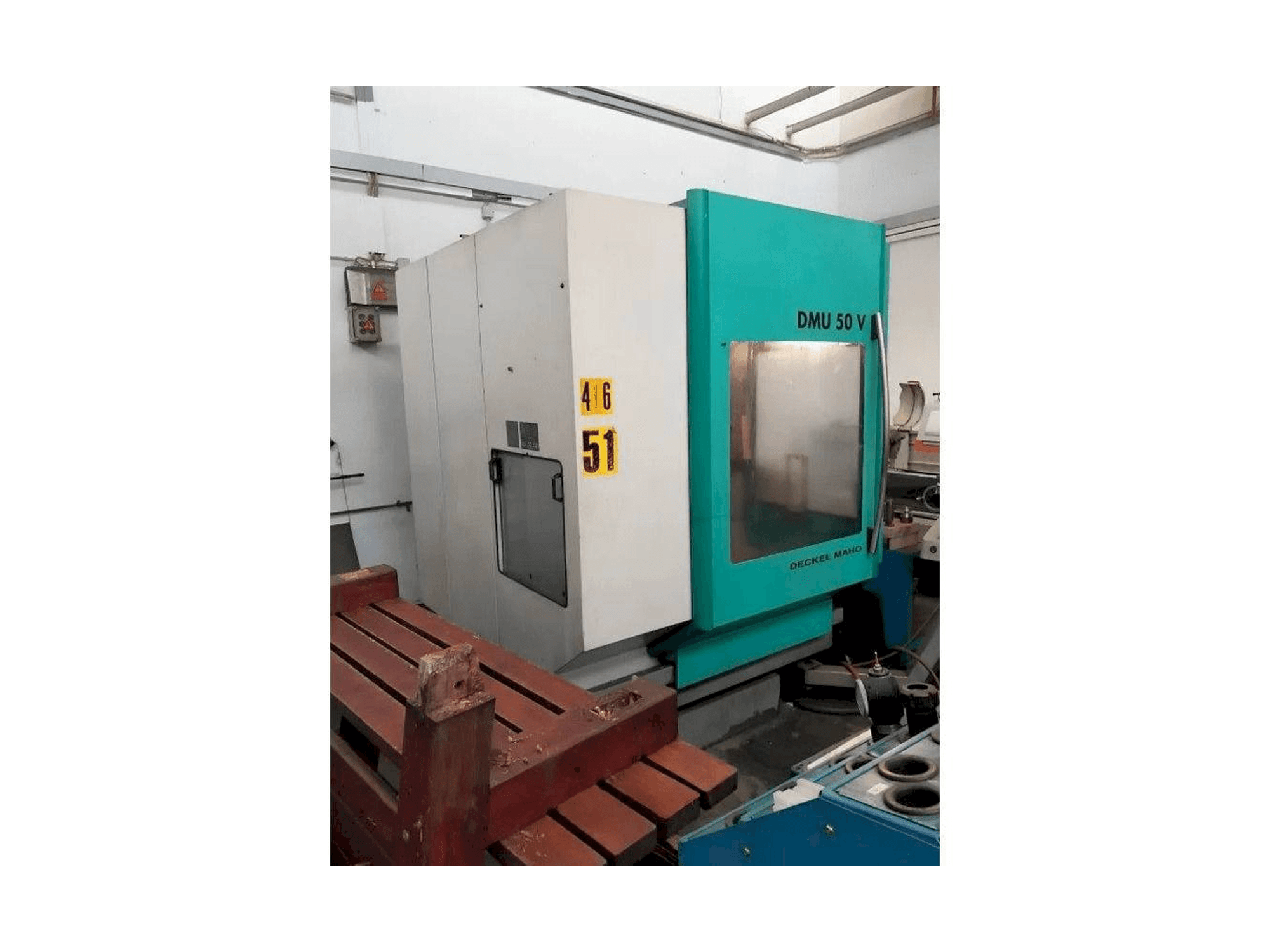 Koneen DECKEL MAHO DMU 50 V vasemman sivun näkymä