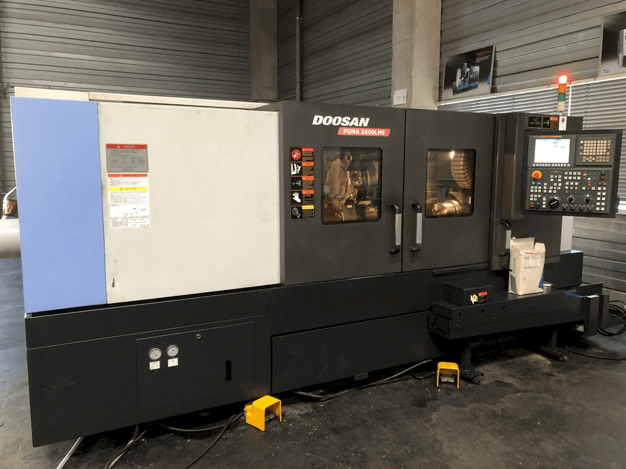 Koneen Doosan Puma 2600 LMS etunäkymä