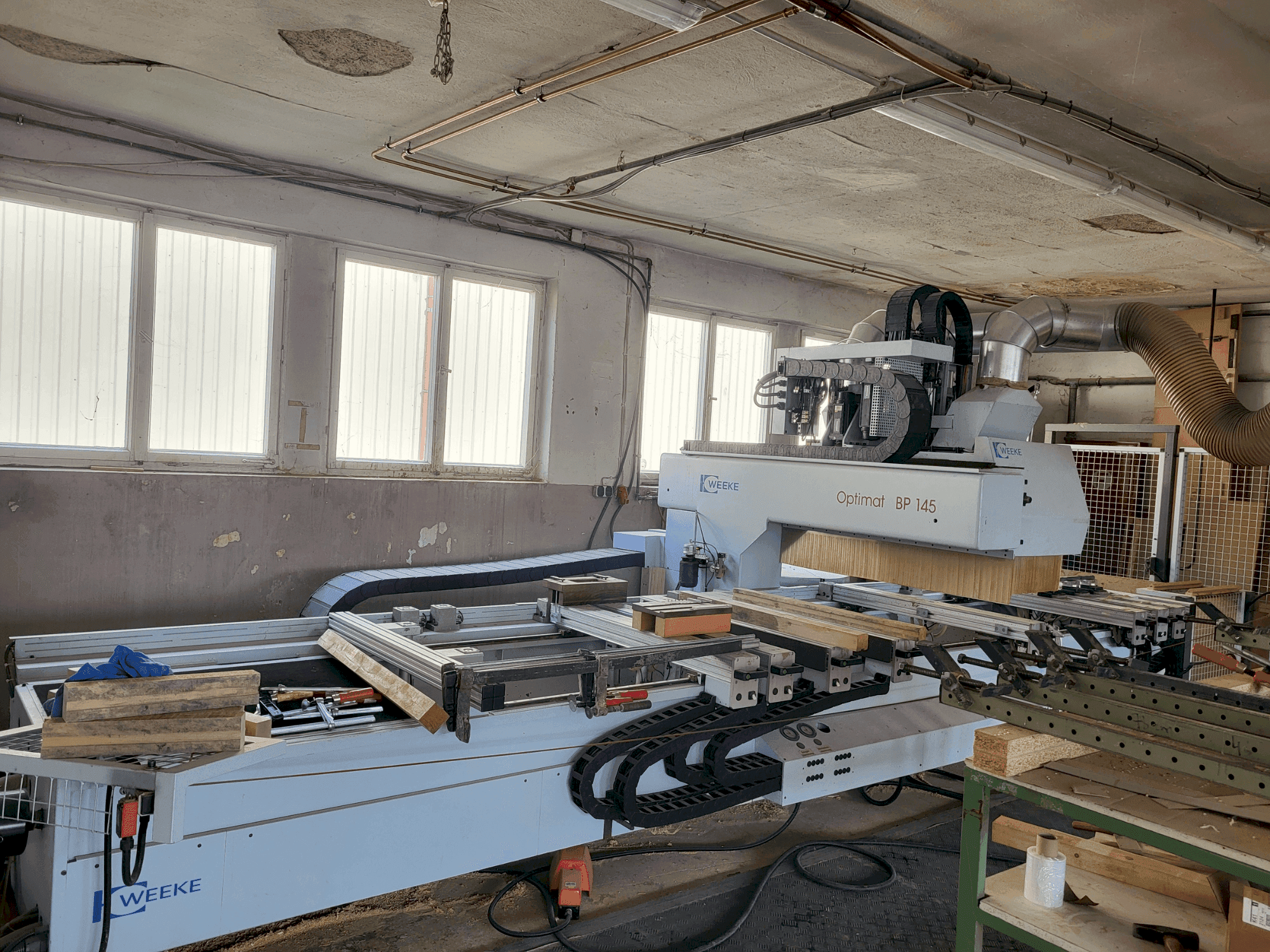 Koneen Weeke Optimat BP145 etunäkymä