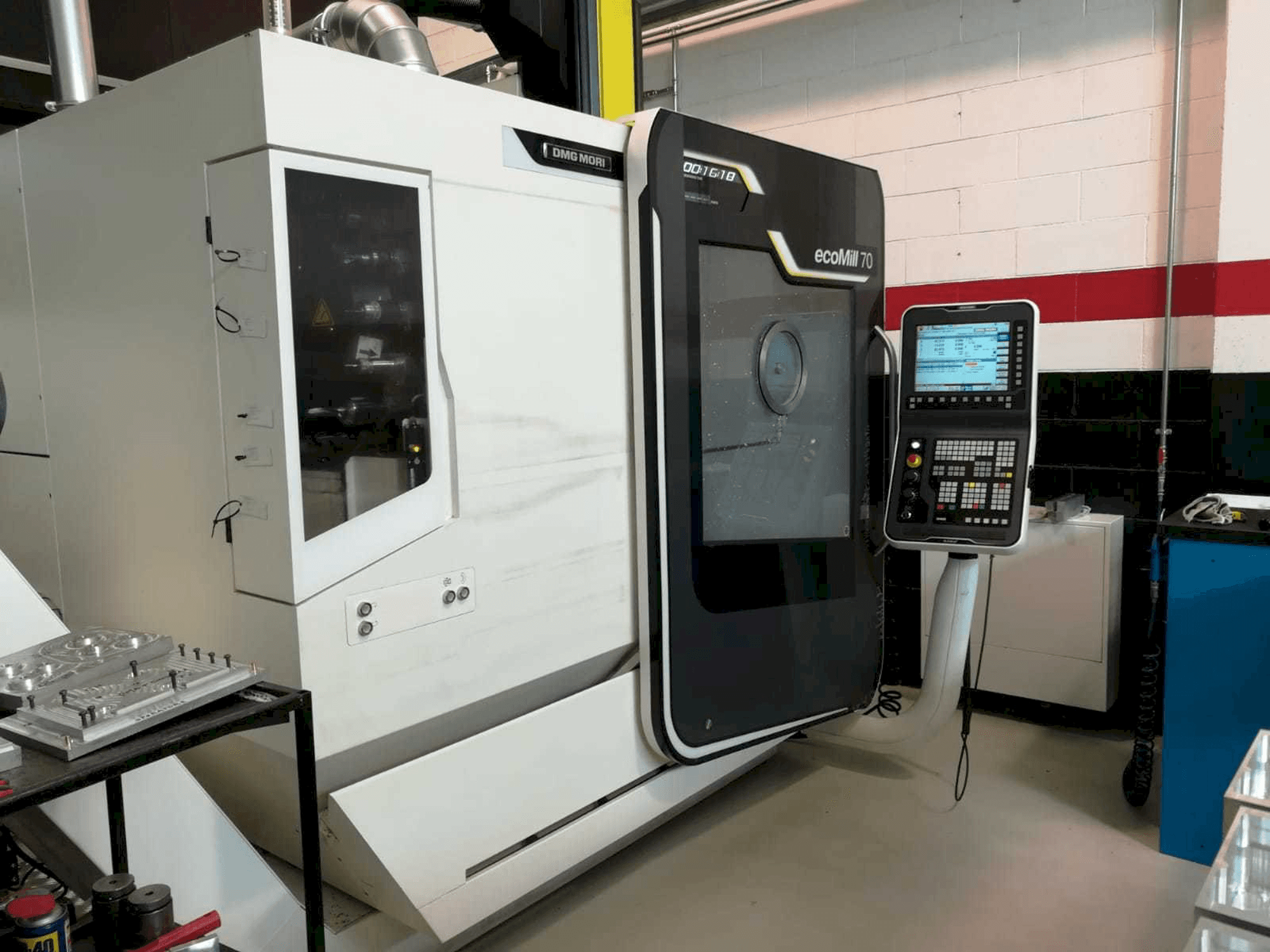 Koneen DMG Deckel Maho Ecomill 70 etunäkymä