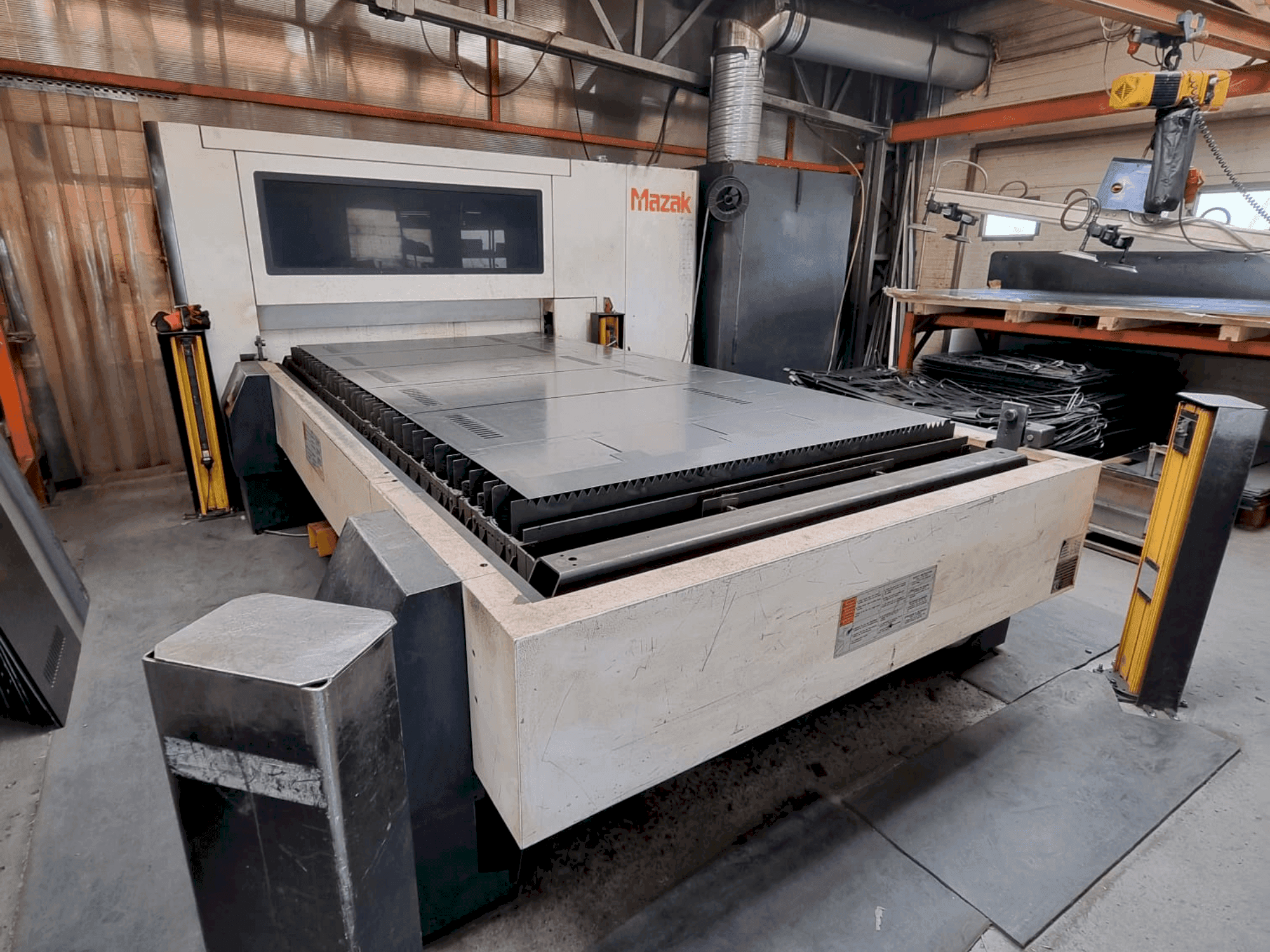 Koneen Mazak OPTIPLEX 3015 FIBER II etunäkymä