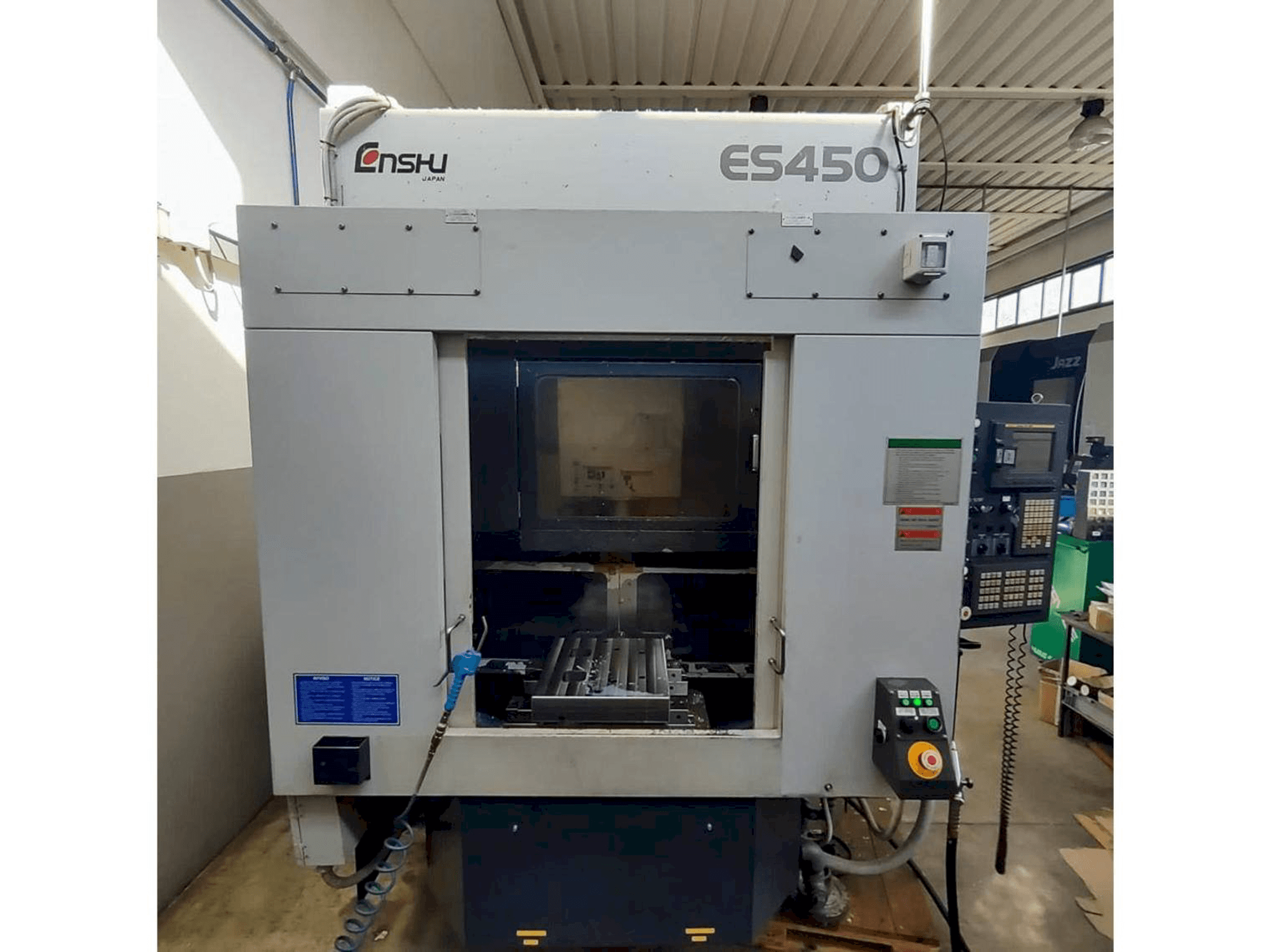 Koneen Enshu ES450 etunäkymä