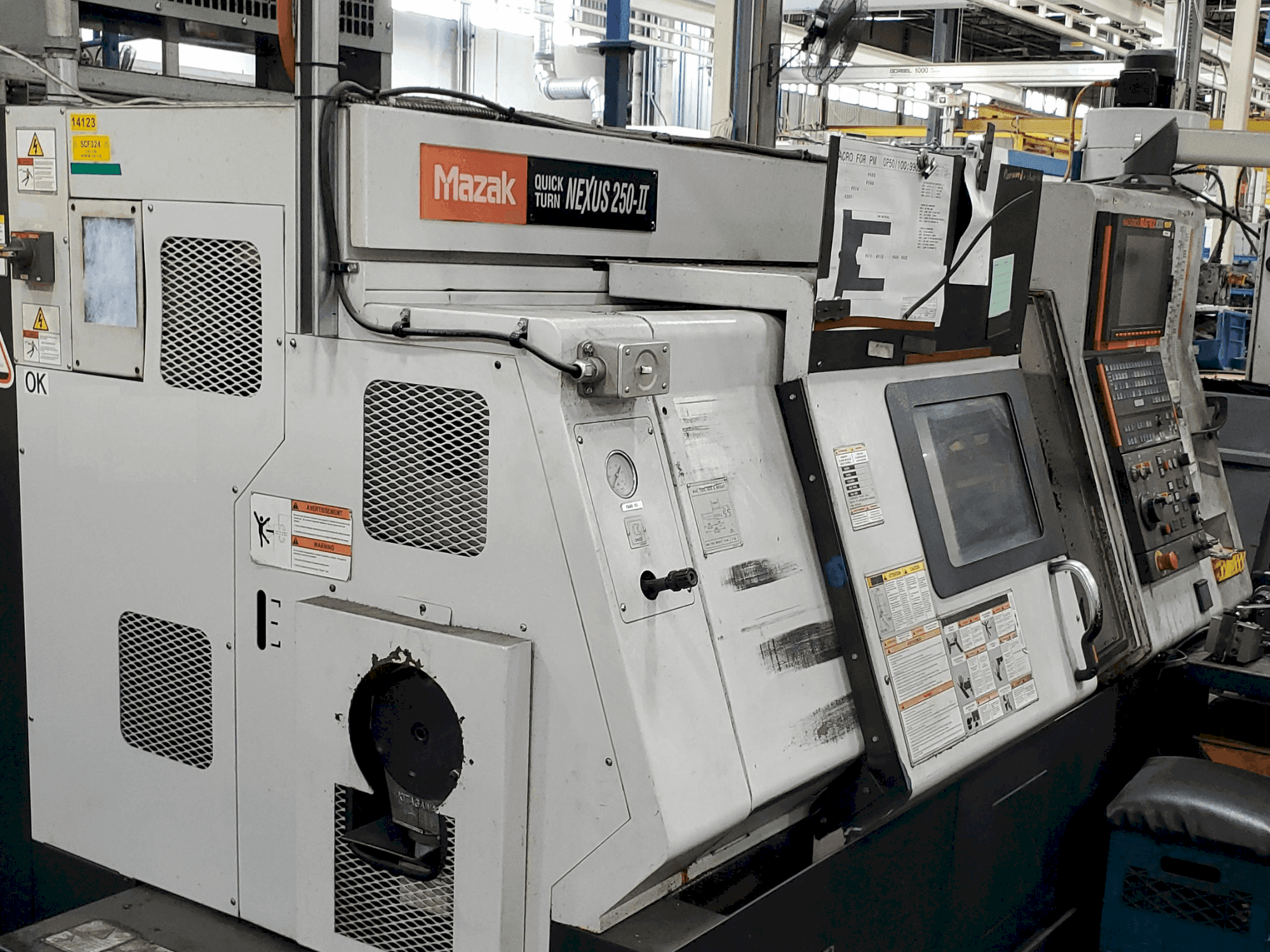 Koneen Mazak QTN 250-II etunäkymä