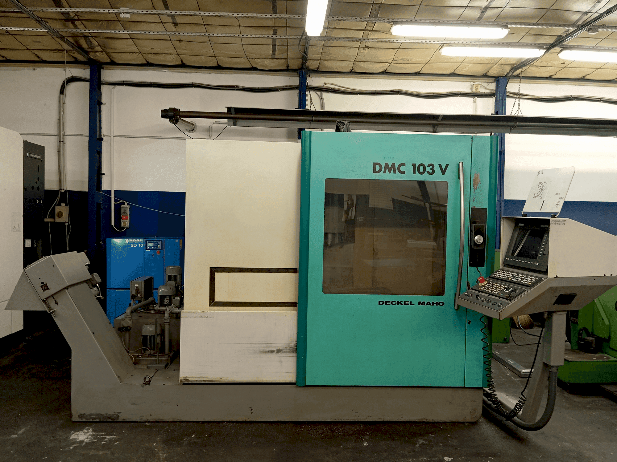 Koneen DECKEL MAHO DMC 103 V etunäkymä