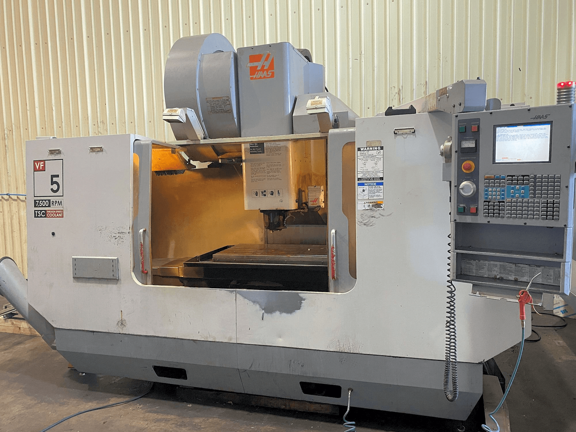 Koneen HAAS VF-5/50HE etunäkymä