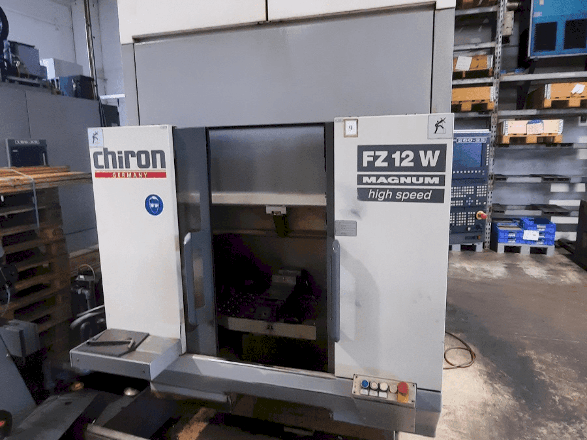 Koneen CHIRON FZ 12 W etunäkymä