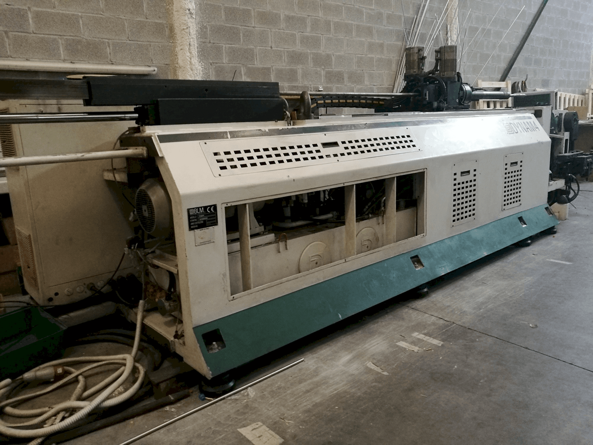 Koneen BLM DYNAM 4 vasen näkymä