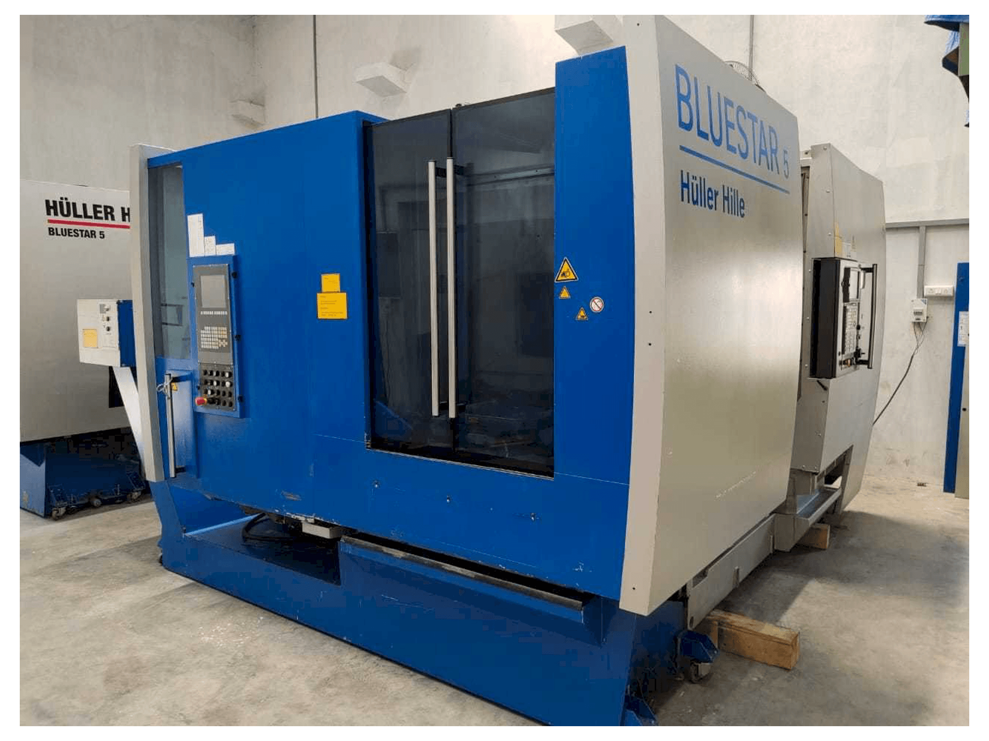 Koneen Hueller Hille Bluestar 5 etunäkymä