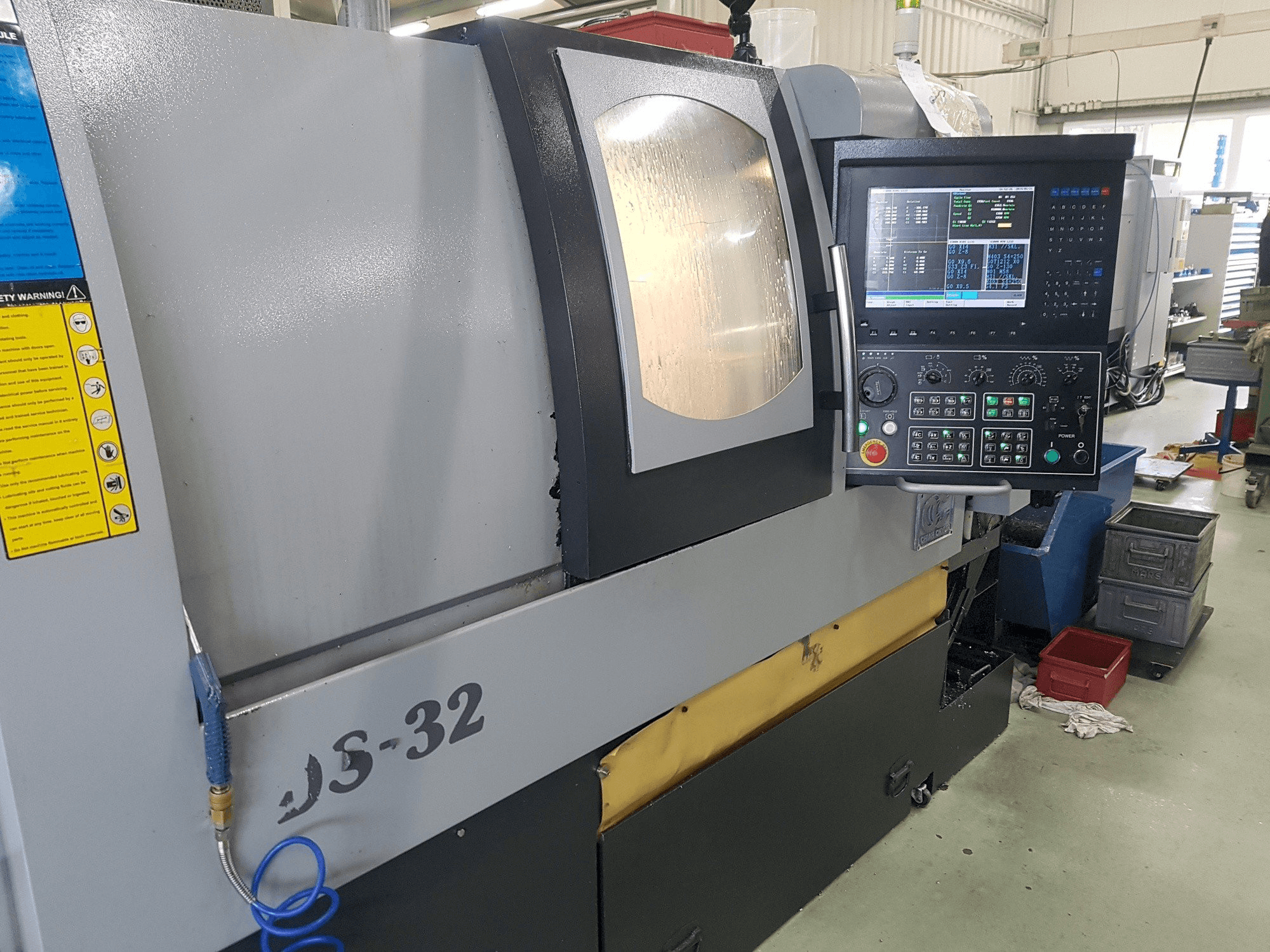 Koneen Chiah-Chyun CDS-32 etunäkymä