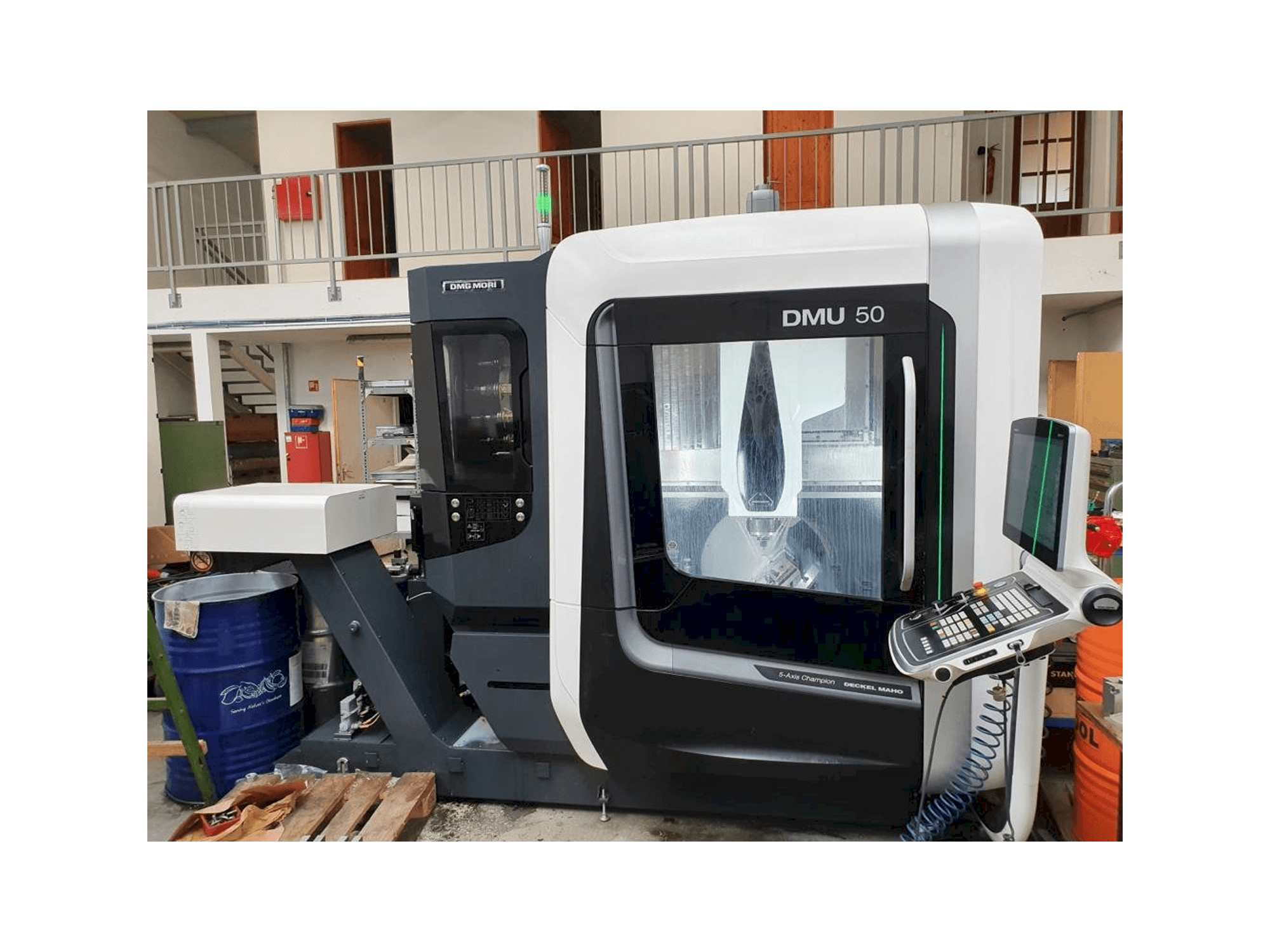 Koneen DMG MORI DMU 50 etunäkymä