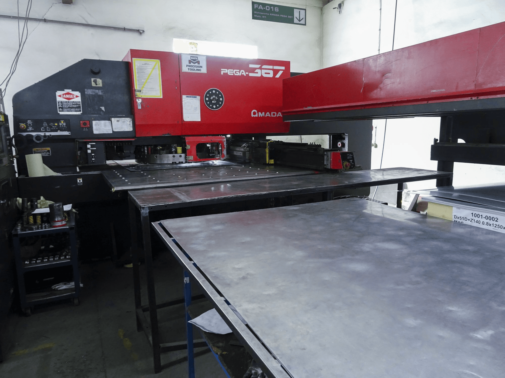 Koneen AMADA vasen näkymäPEGA 367