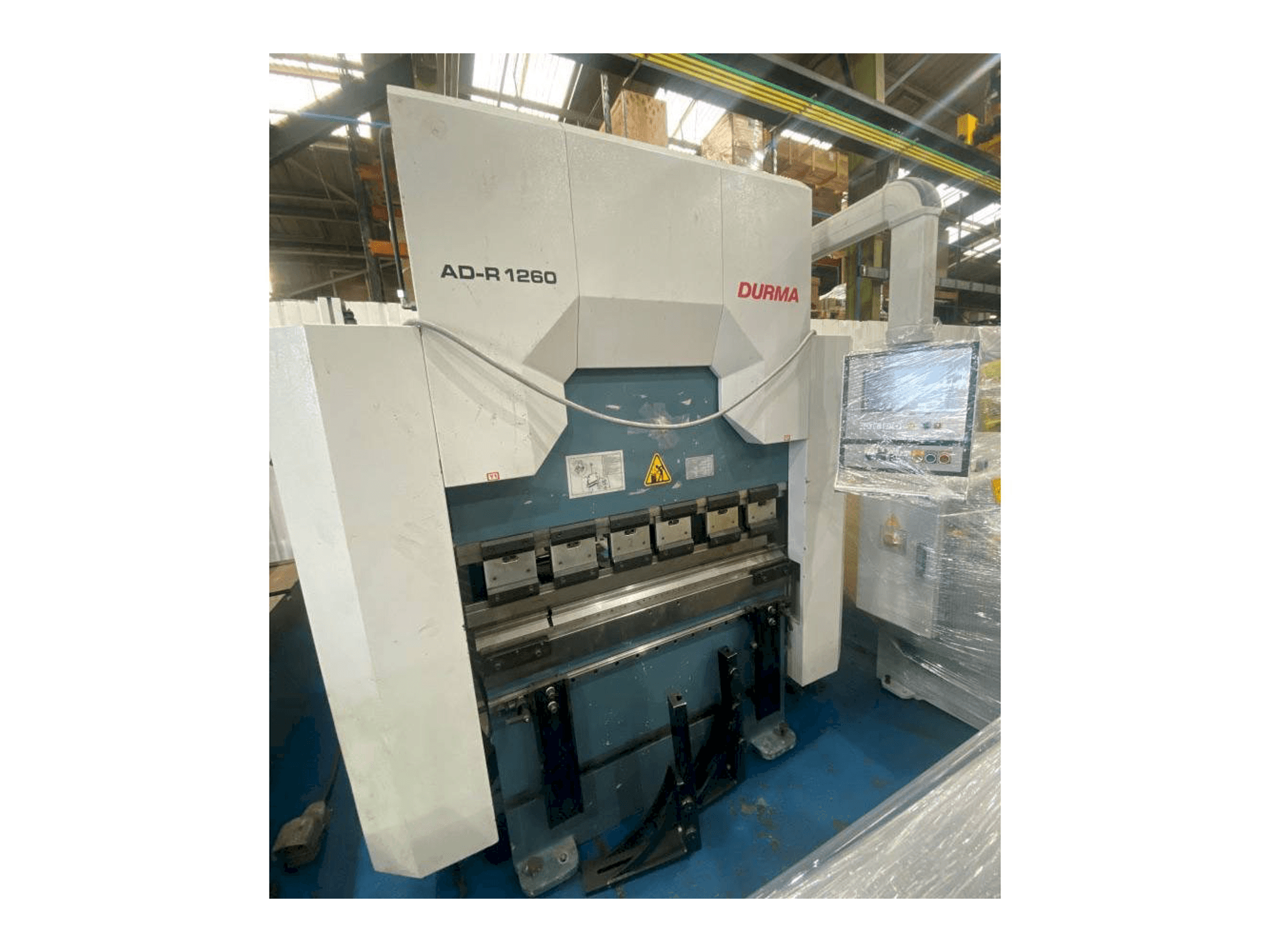 Koneen Durma AD-R 1260 etunäkymä
