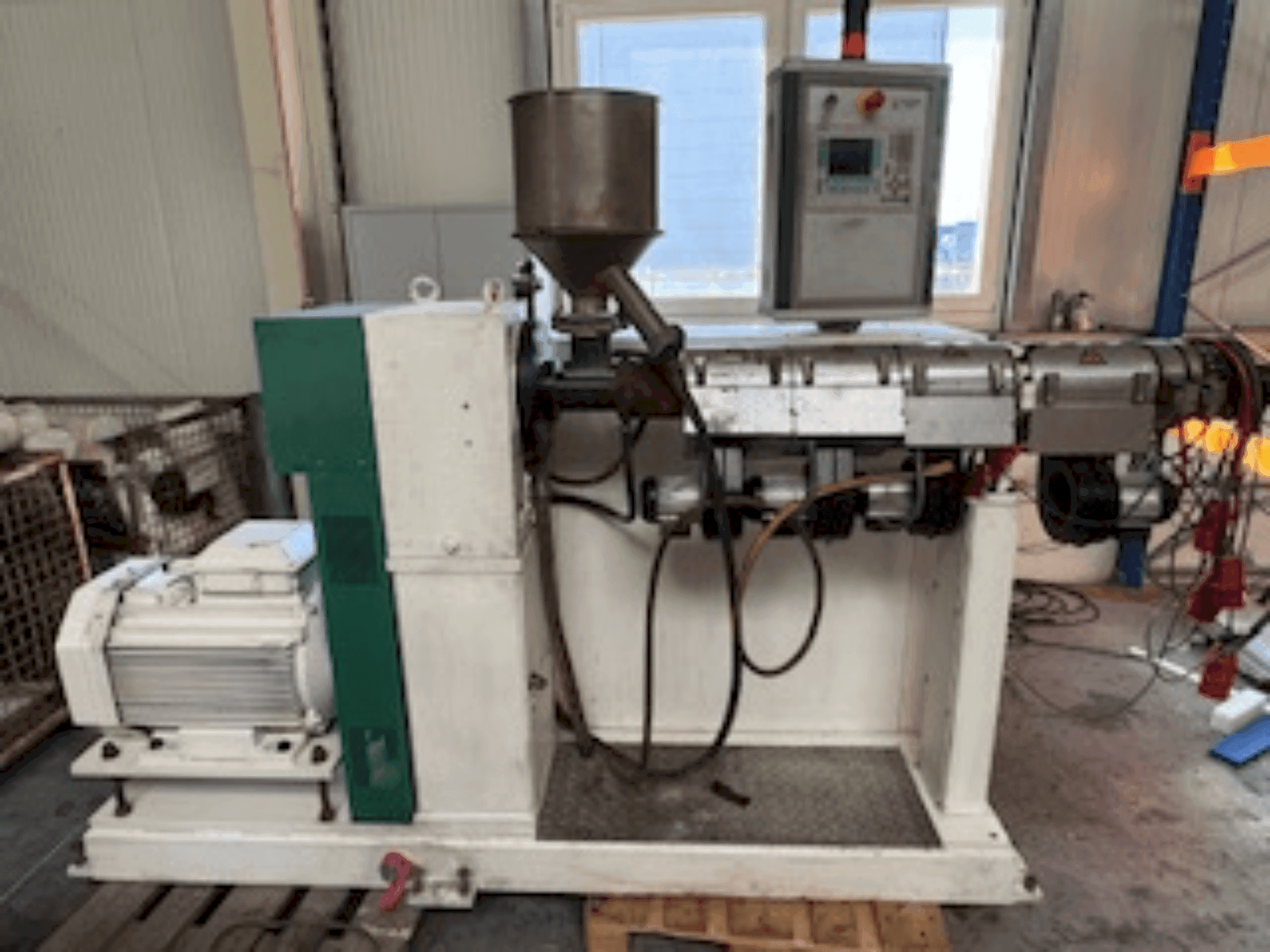 Koneen KUHNE KS45-24D etunäkymä