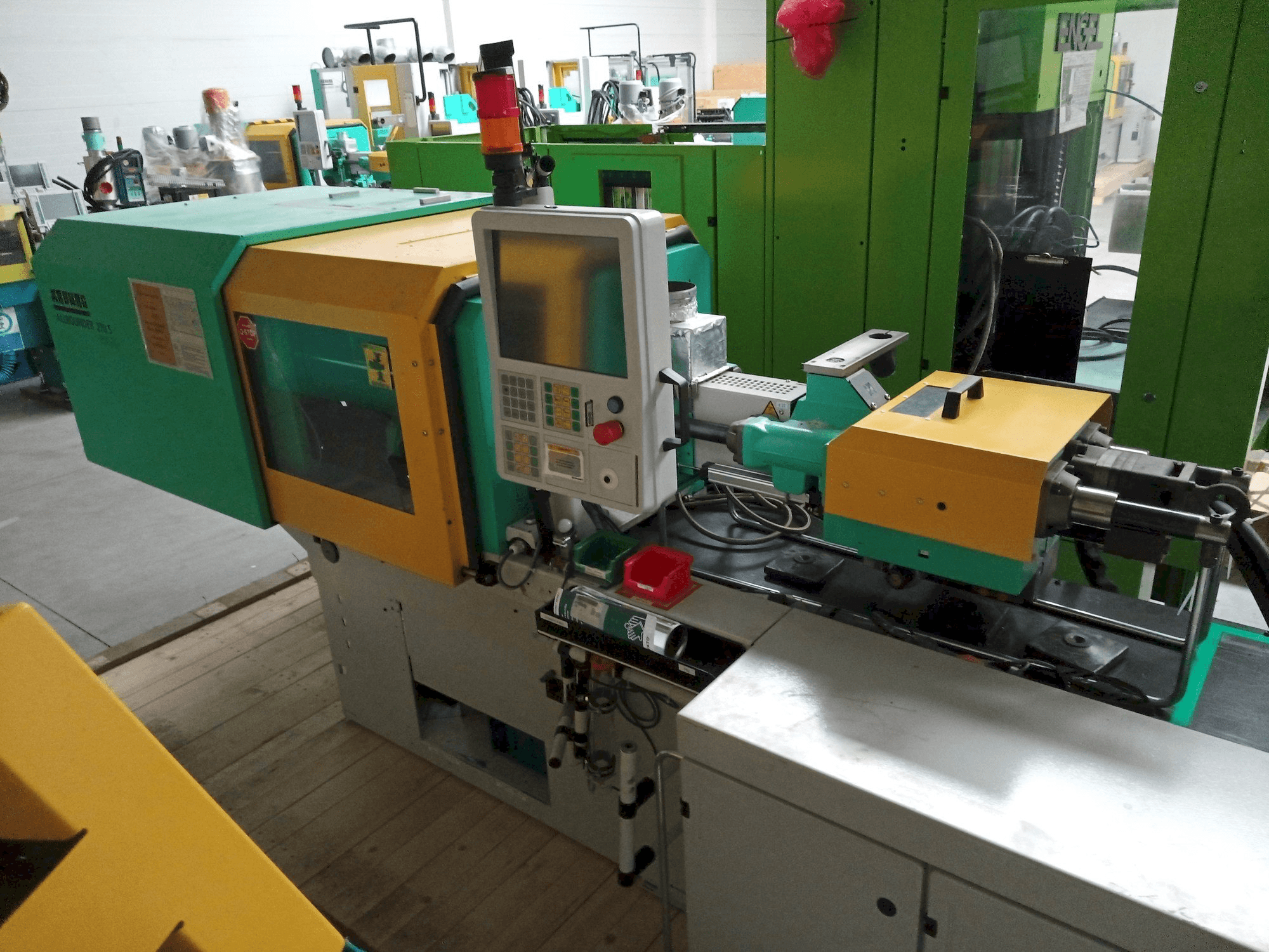 Koneen Arburg Allrounder 270S 350 - 70U etunäkymä