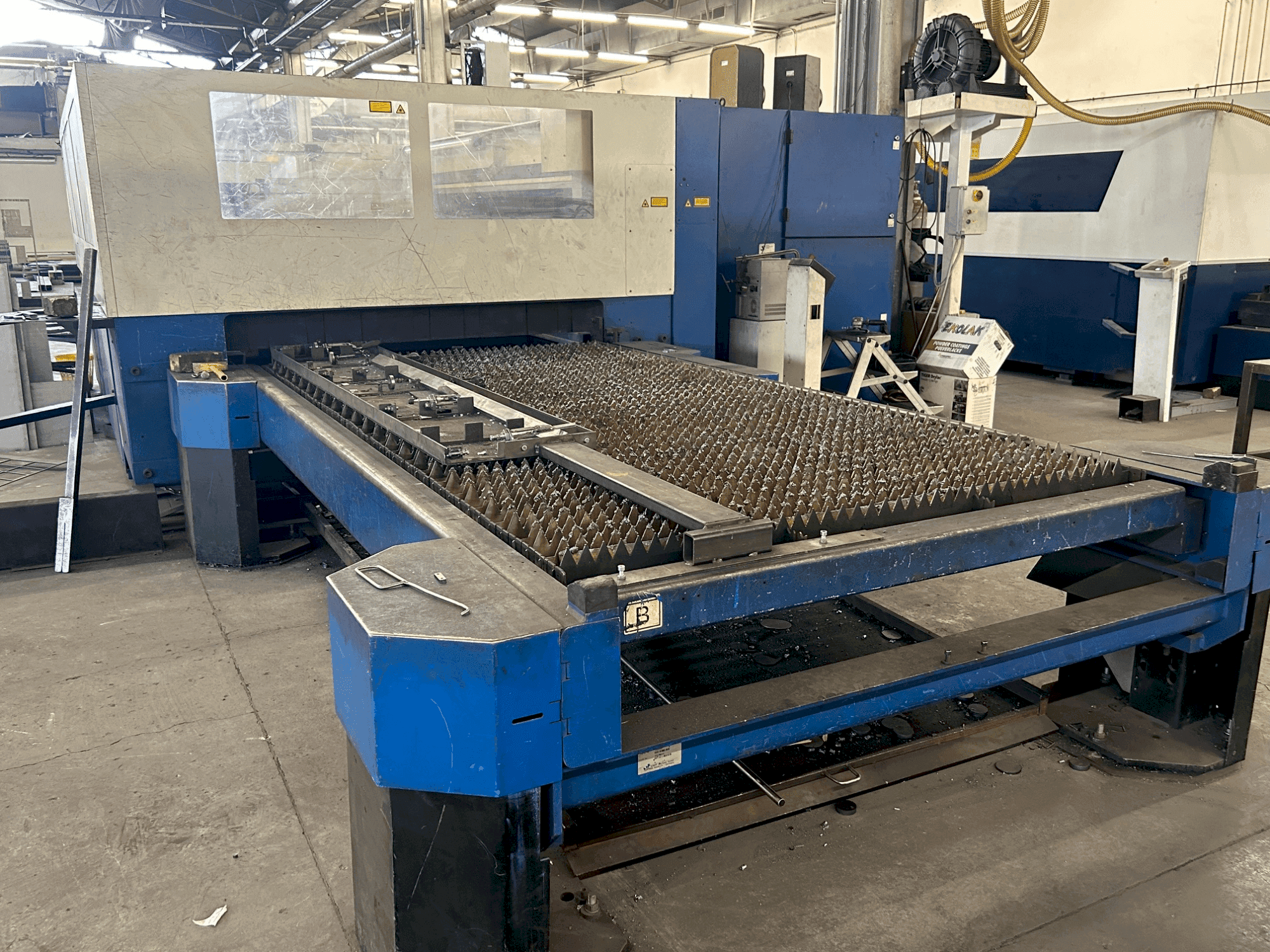 Koneen TRUMPF trulaser 3030 (2007) etunäkymä