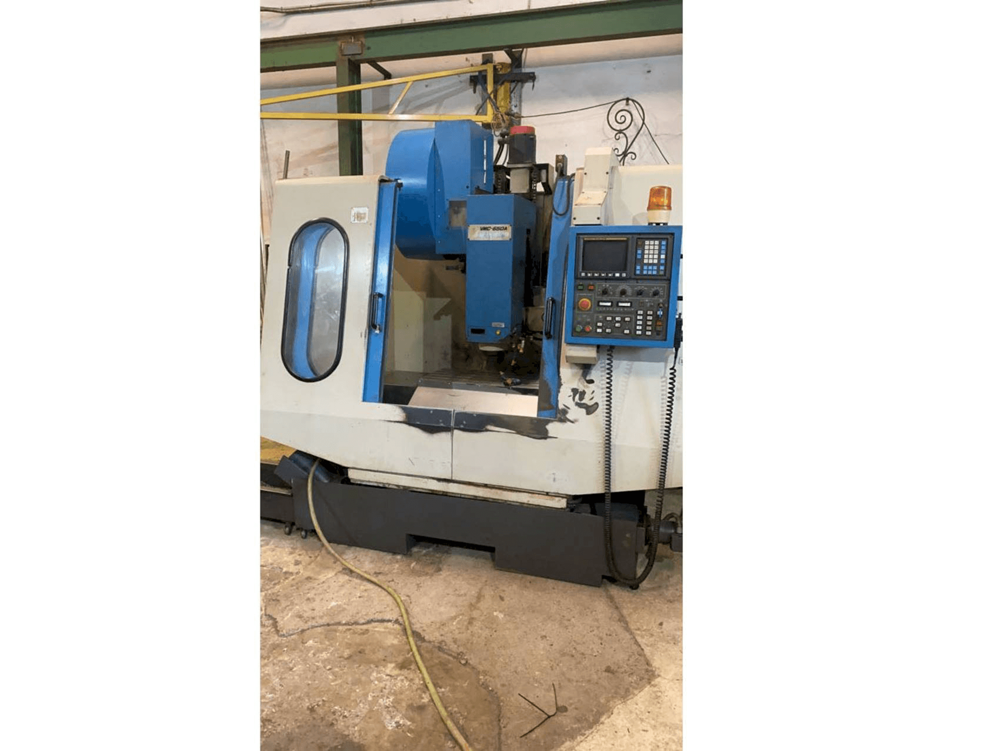 Koneen Johnford VMC 650A etunäkymä