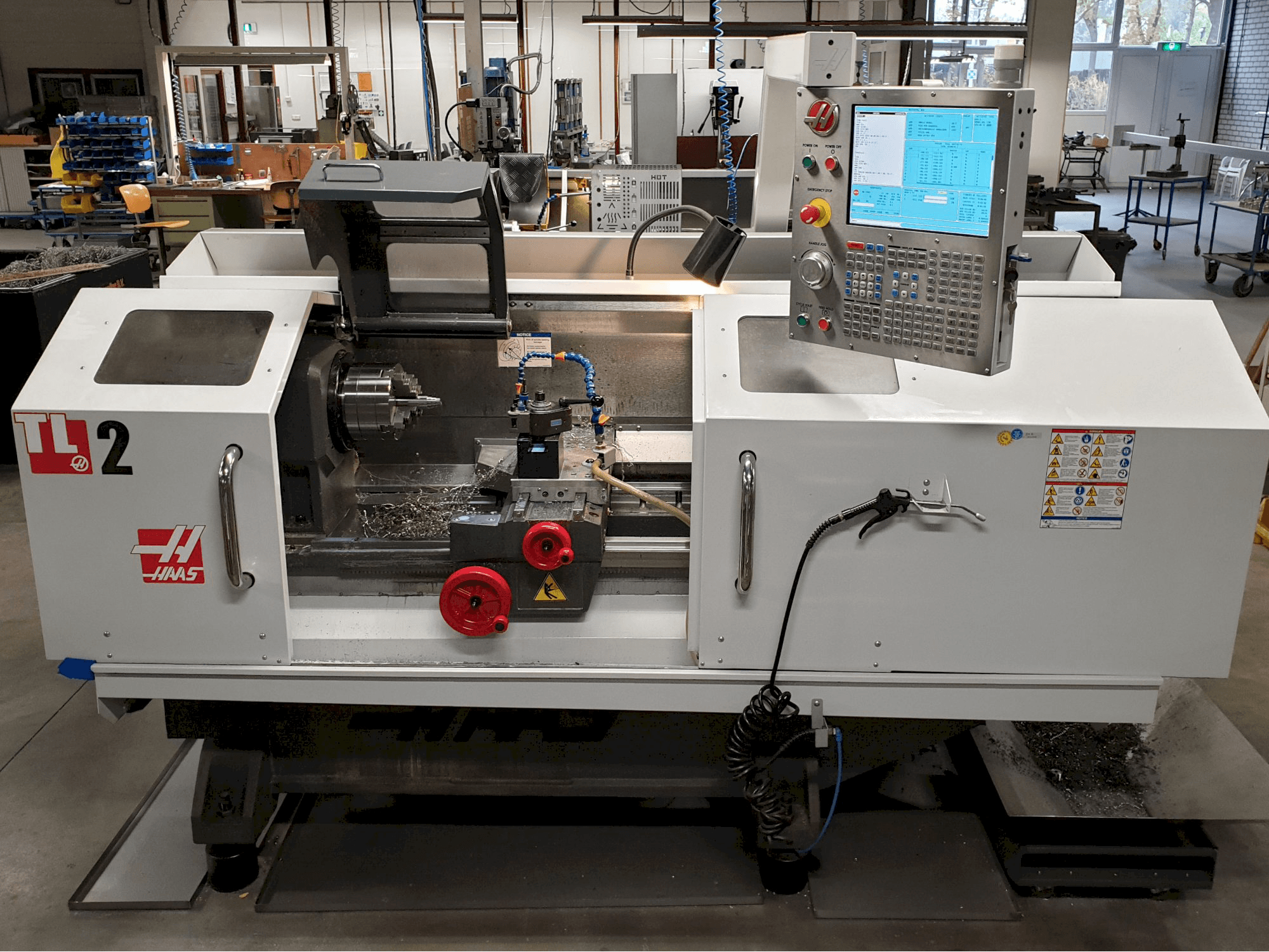 Koneen HAAS etunäkymä TL-2