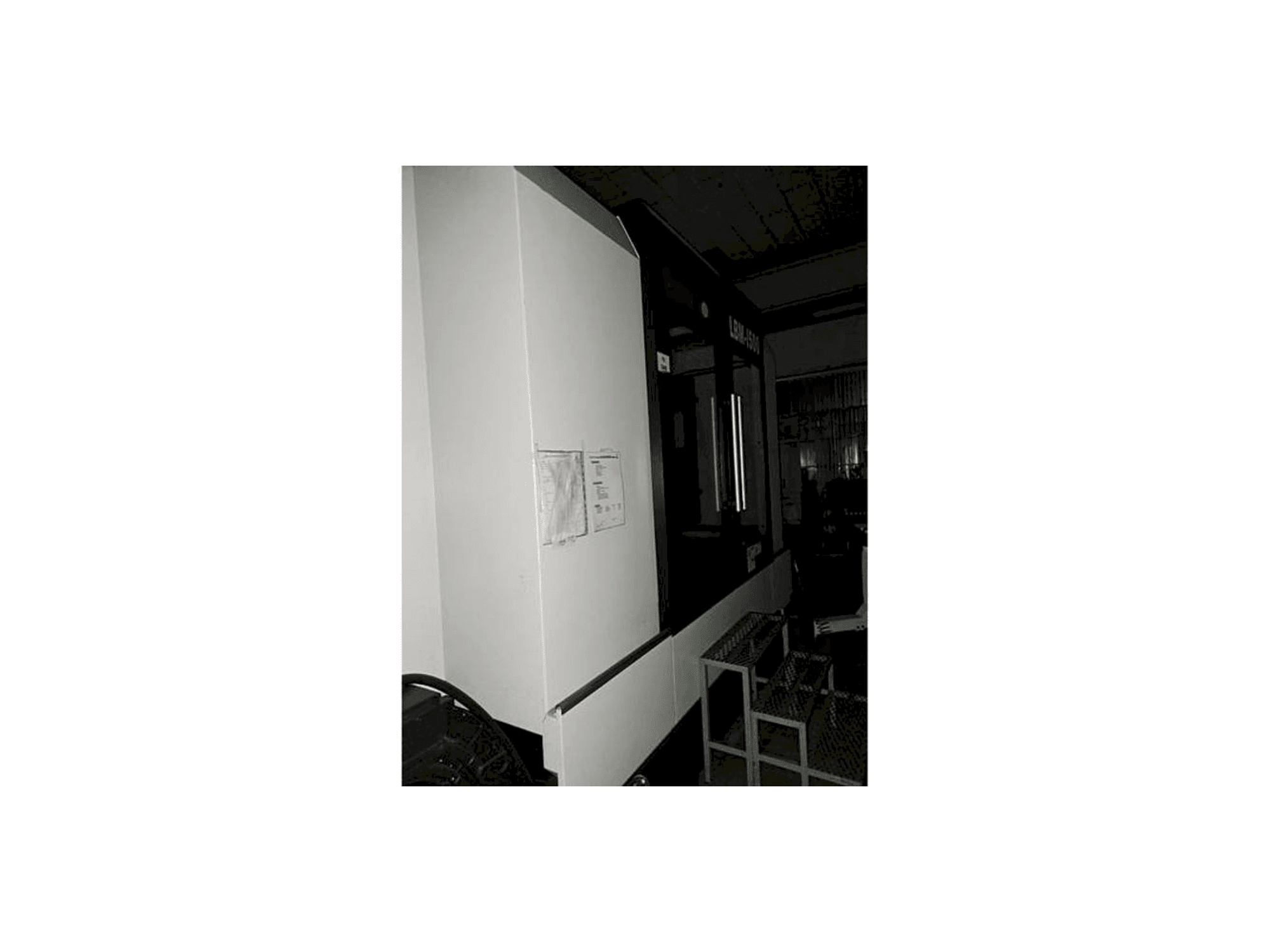 Koneen Eumach LBM-1500 vasen näkymä