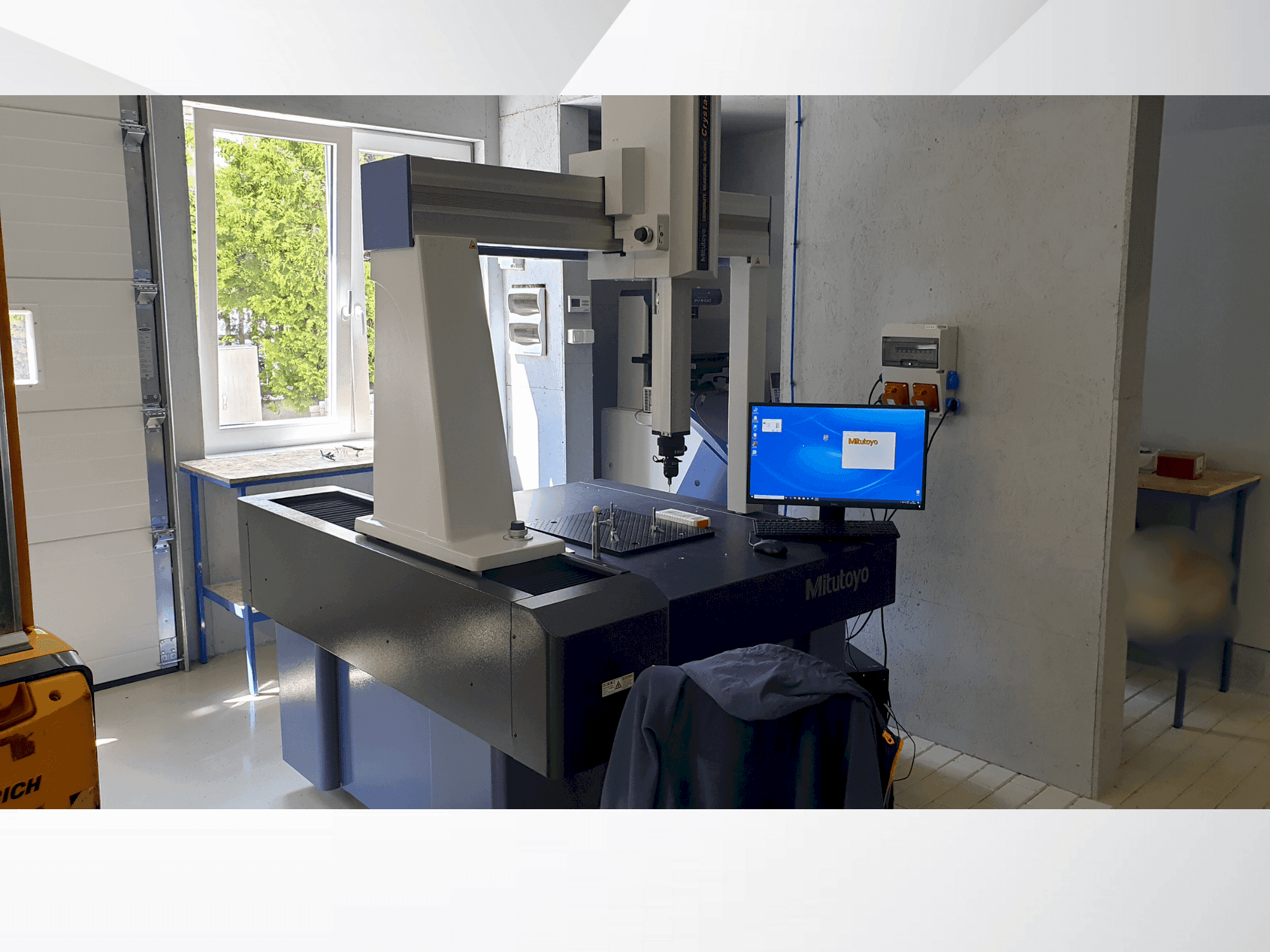 Koneen Mitutoyo MITUTOYO Crysta Plus M 776 etunäkymä