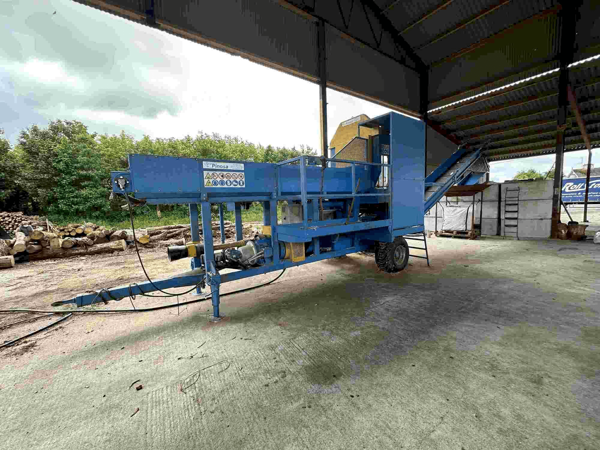 Koneen PINOSA CPE 1200 etunäkymä